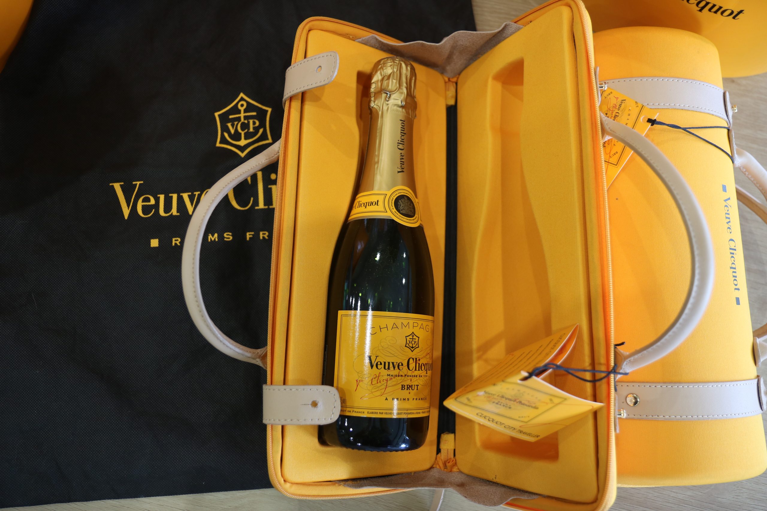 ELADVA – Veuve Clicquot City Traveller táska – 45.000.-Ft