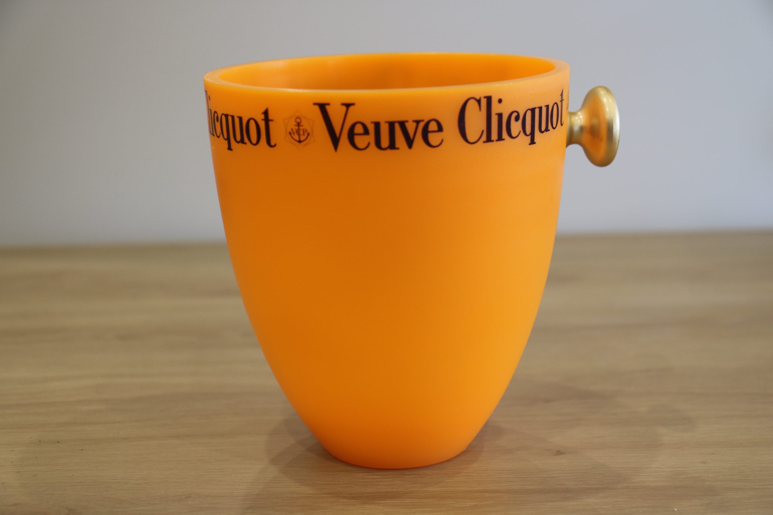 ELADVA – Veuve Clicquot Champagne pezsgő hűtő – 38.000.-Ft