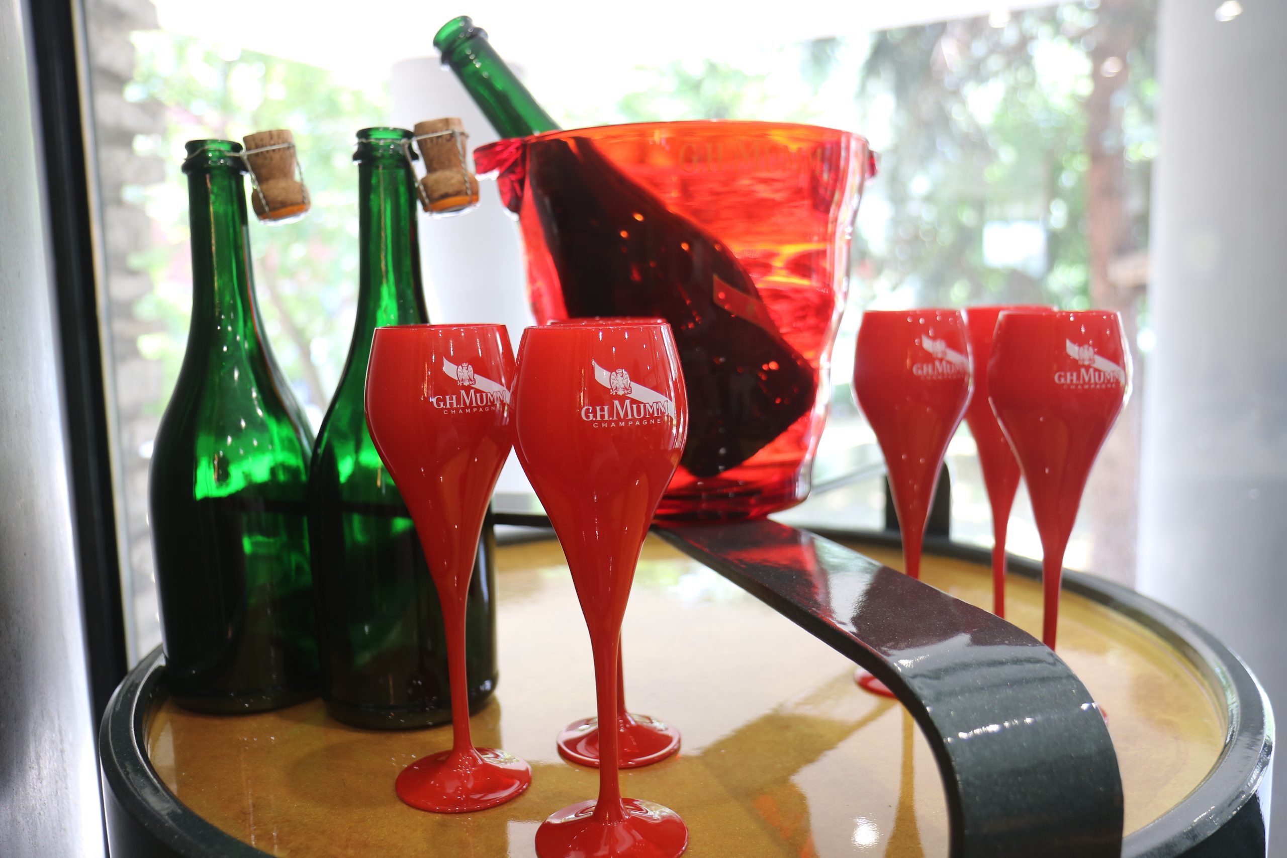 Rubinvörös ajándékcsomag G.H. Mumm Champagne pezsgős vödör + 6 db pohár – 35.900.-Ft