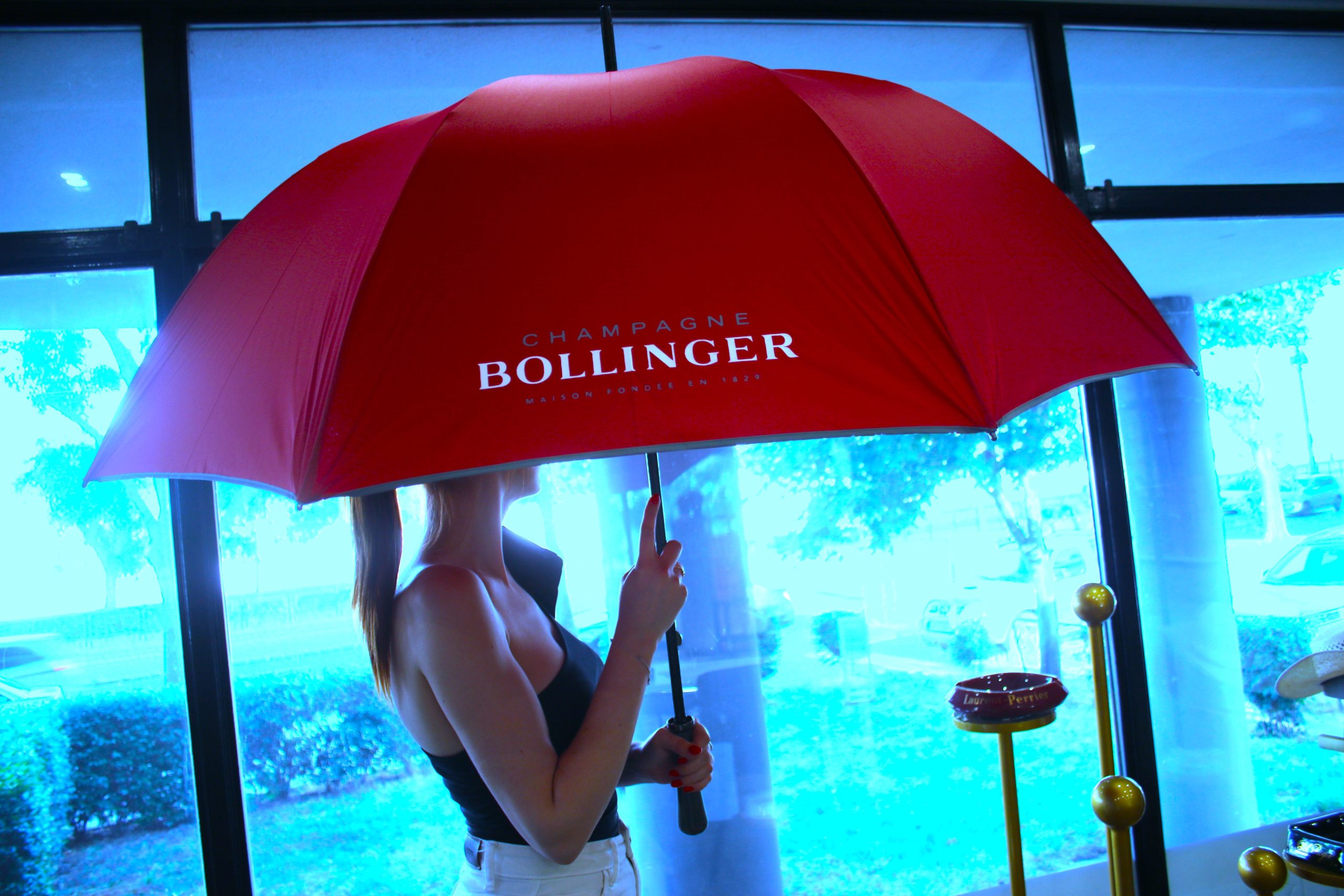 SOLD / ELADVA – Bollinger Champagne XL méretű GOLF esernyő – 39.400.-Ft