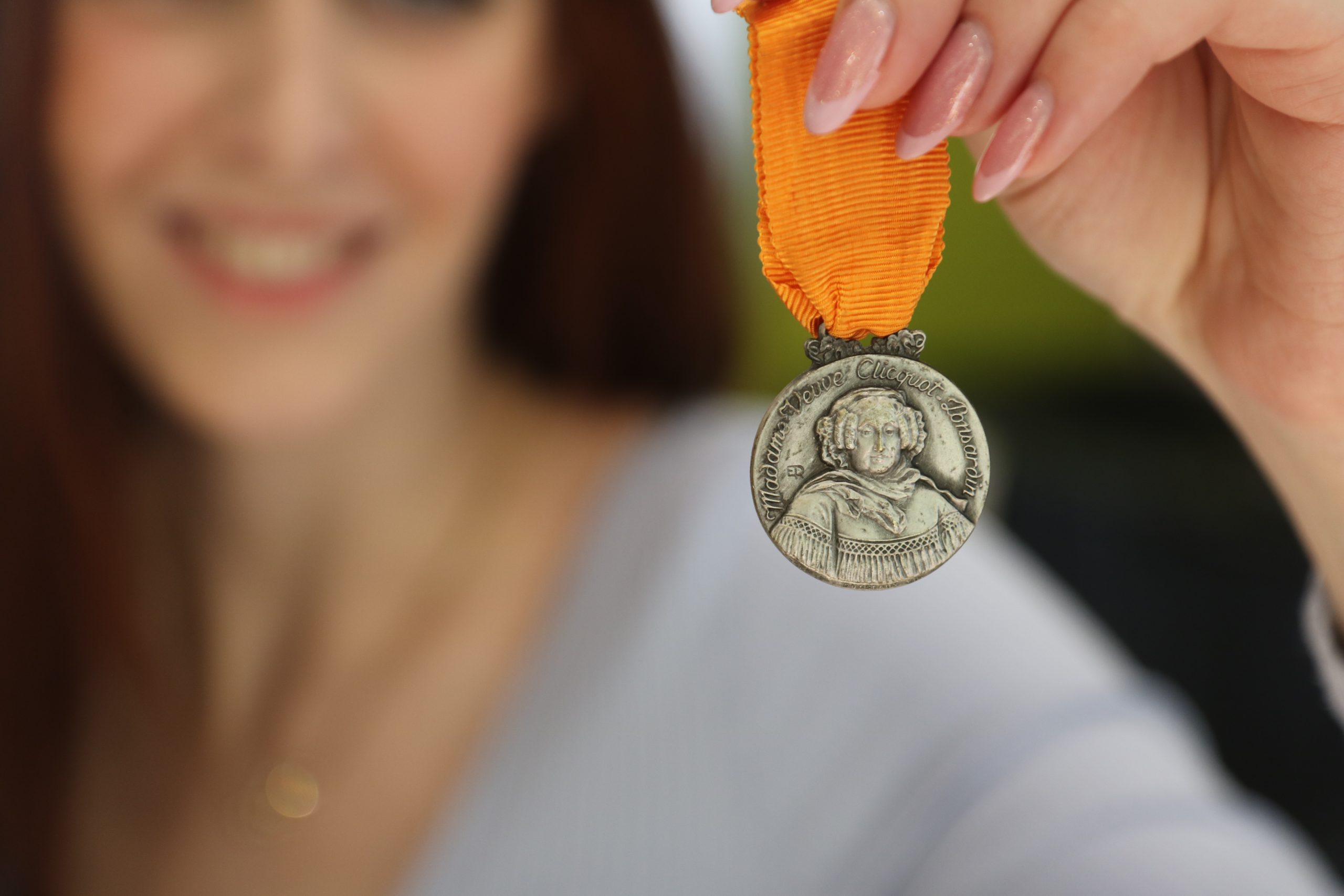 Veuve Clicquot Champagne Médaille d’honneur – 43.900.-Ft