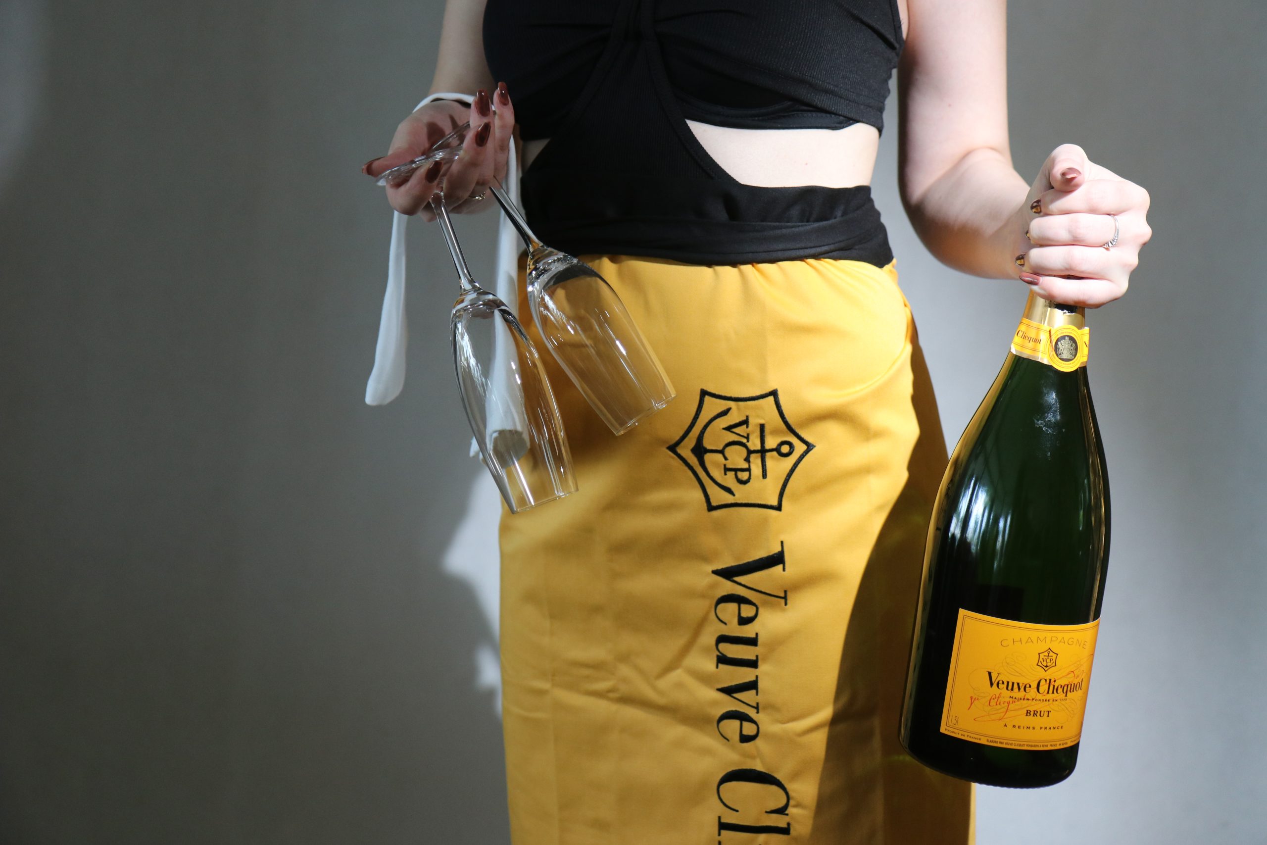 Veuve Clicquot Champagne pincérkötény – 23.500.-Ft