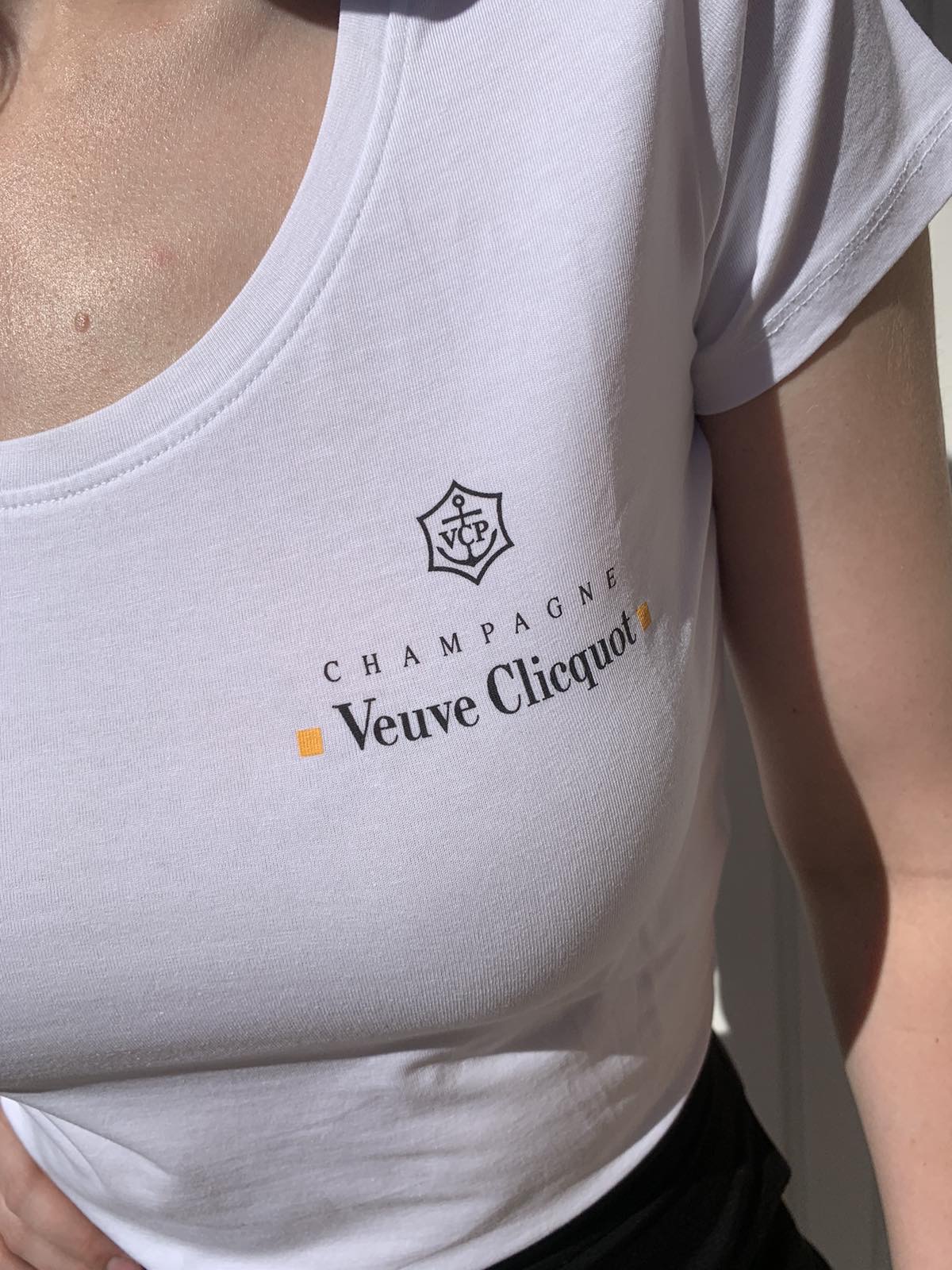 ELADVA – Veuve Clicquot Champagne női „S” méretű fehér színű póló – 7.500.-Ft