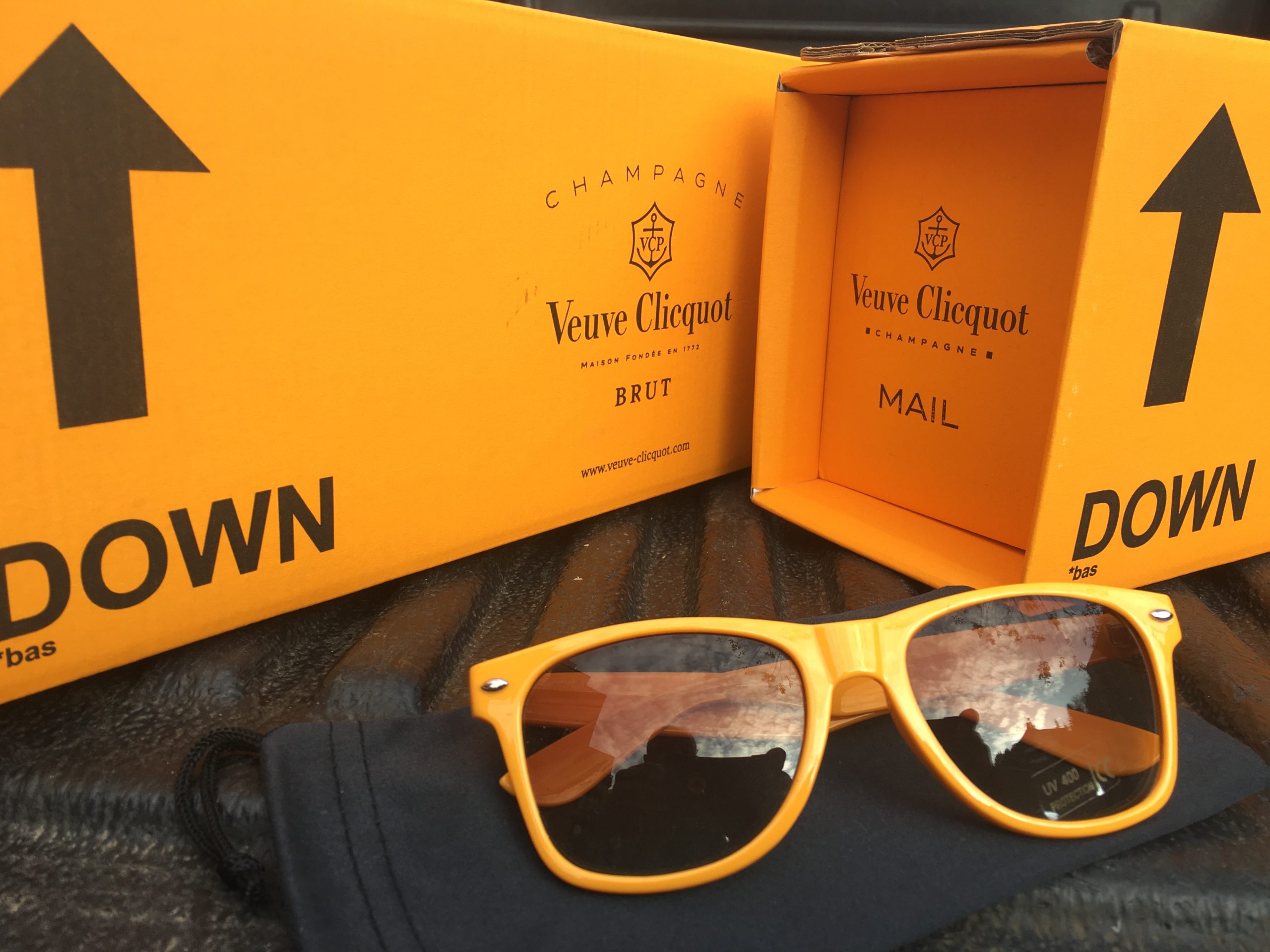 Két palack Veuve Clicquot NV Brut a legendás Express Box csomagolásban + 1 Veuve Clicquot napszemüveg – 78.700.-Ft
