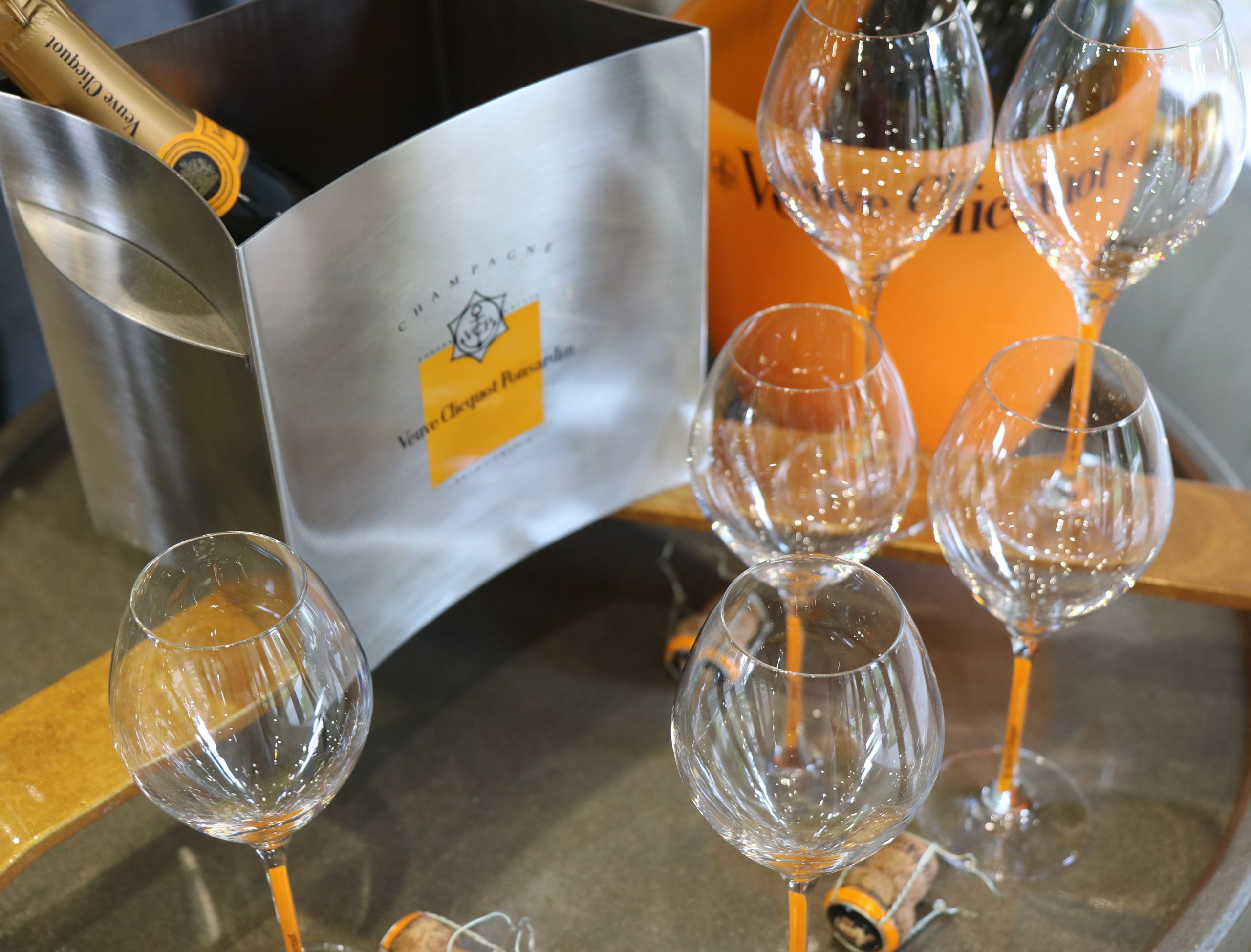 ELADVA – Veuve Clicquot narancssárga szárú pezsgőspoharak (6db) – 48.600.-Ft