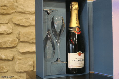 Gyöngyházfényű Champagne Taittinger díszdoboz 2 db pohárral – 14.800.-Ft