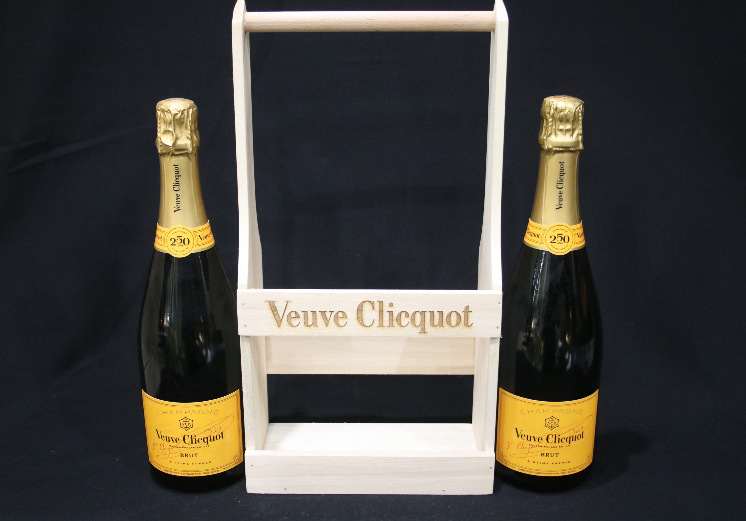 Két palackos Veuve Clicquot pezsgőhordozó +2 palack Veuve Clicquot brut champagne – 47.400.-Ft