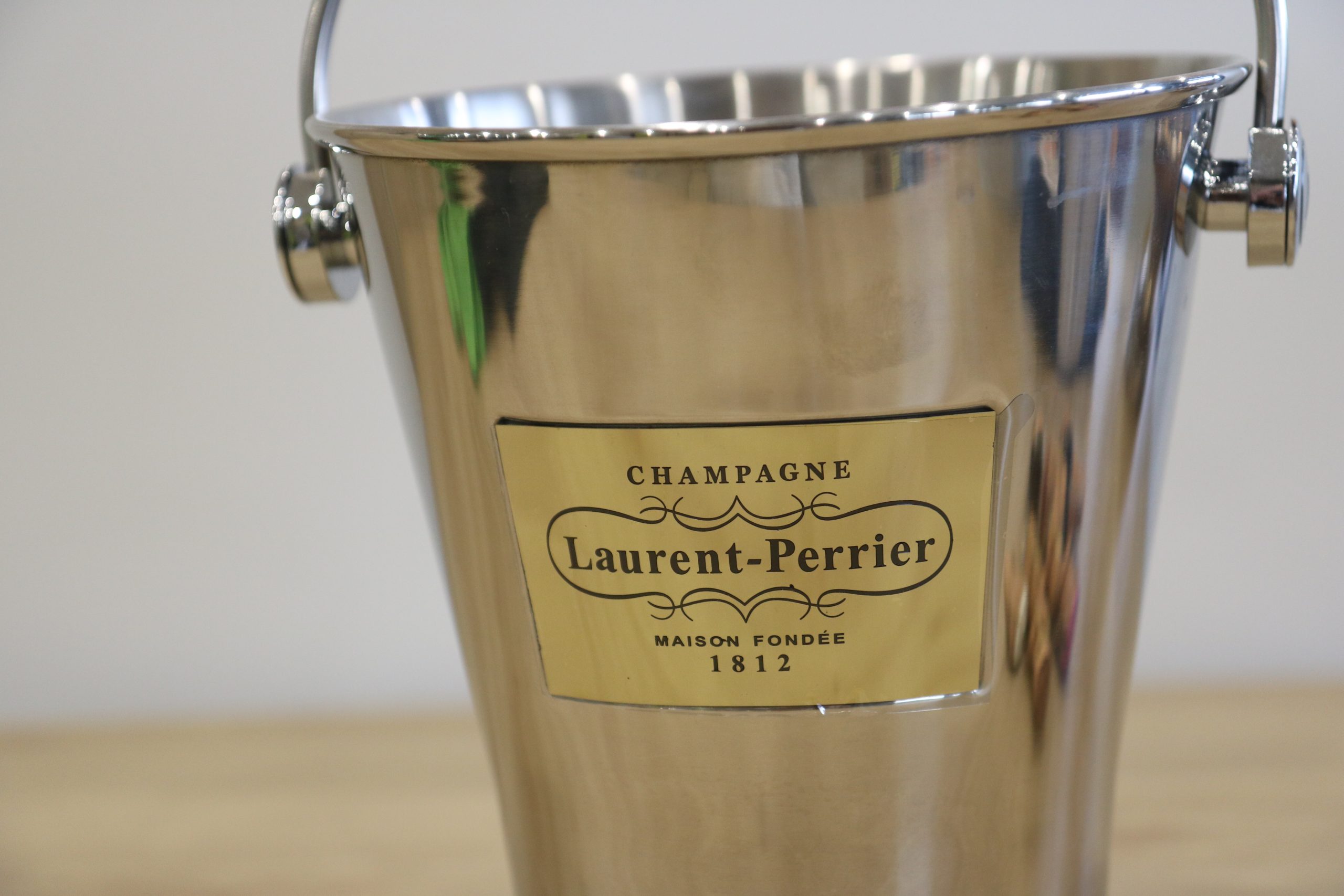 SOLD / ELADVA – Champagne Laurent-Perrier fém pezsgős vödör bőr díszítéssel – 36.400.-Ft