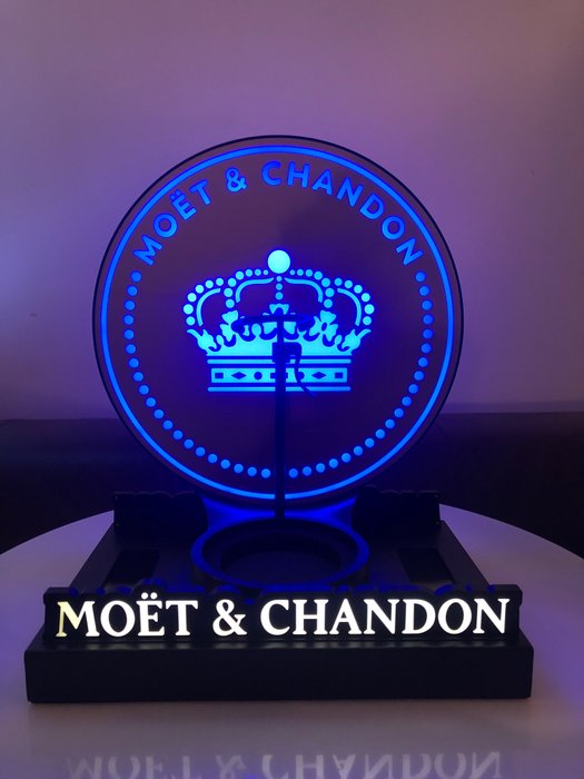 Moët & Chandon színváltós világító palack bemutató állvány – 146.300.-Ft
