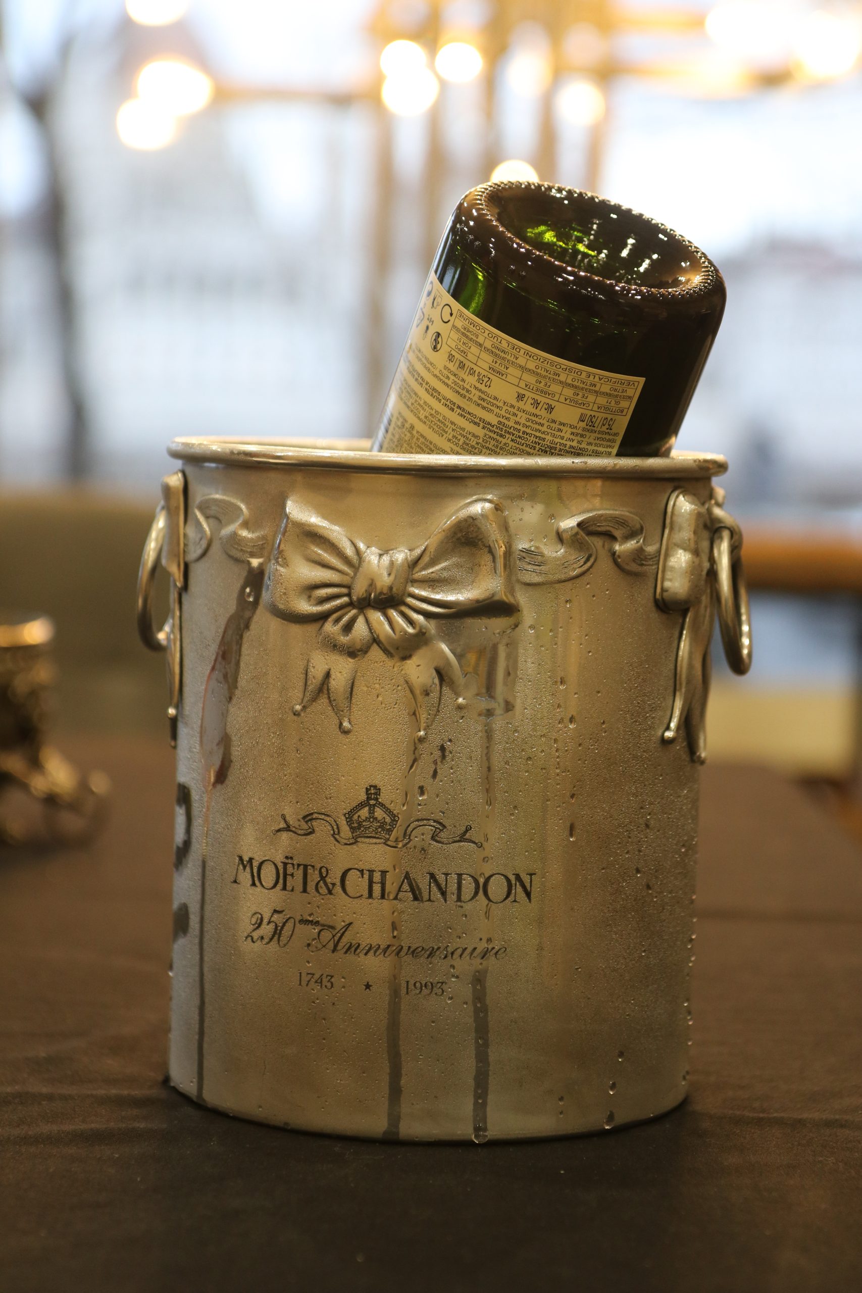A Moët & Chandon 250. évfordulójára 1993-ban kiadott limitált pezsgőhűtője – 133.400.-Ft