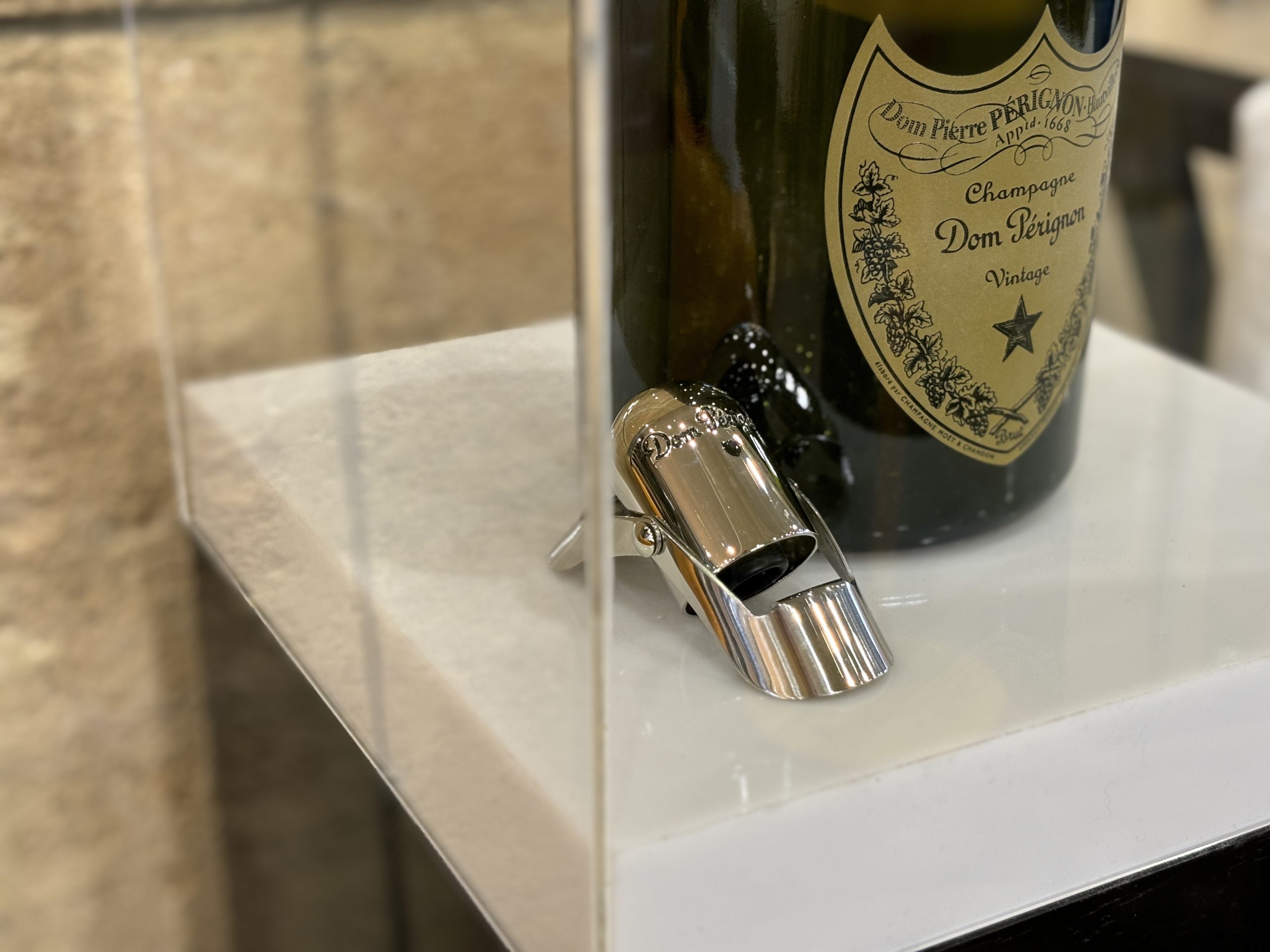 Dom Pérignon Champagne pezsgőzáró díszdugó tervezte Martin Székely – 38.200.-Ft