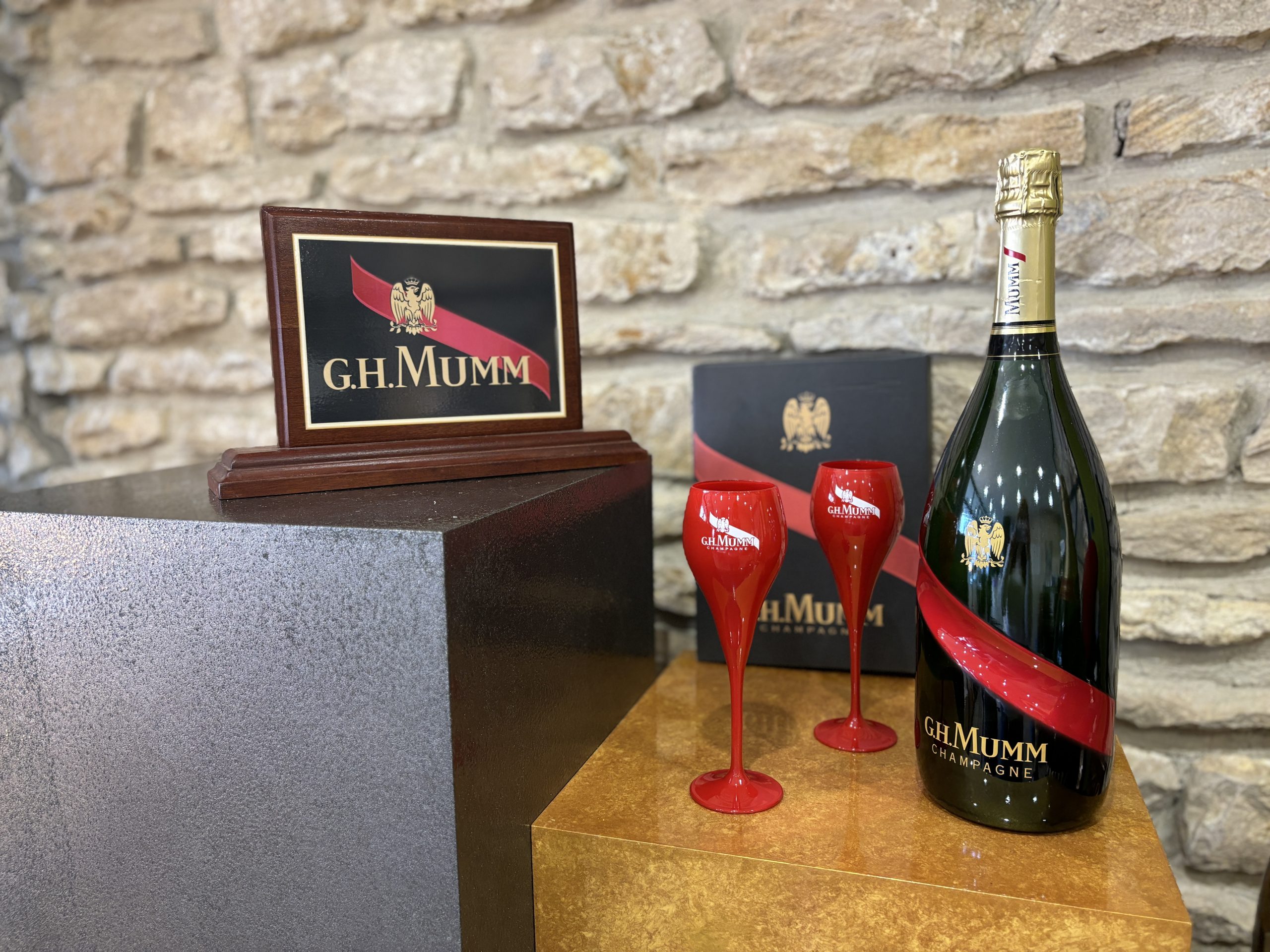 SOLD / ELADVA – G.H. MUMM Champagne ajándékcsomag 0,75L vagy 1,5L magnum palackkal – 38.800.-Ft, vagy 58.500.-Ft