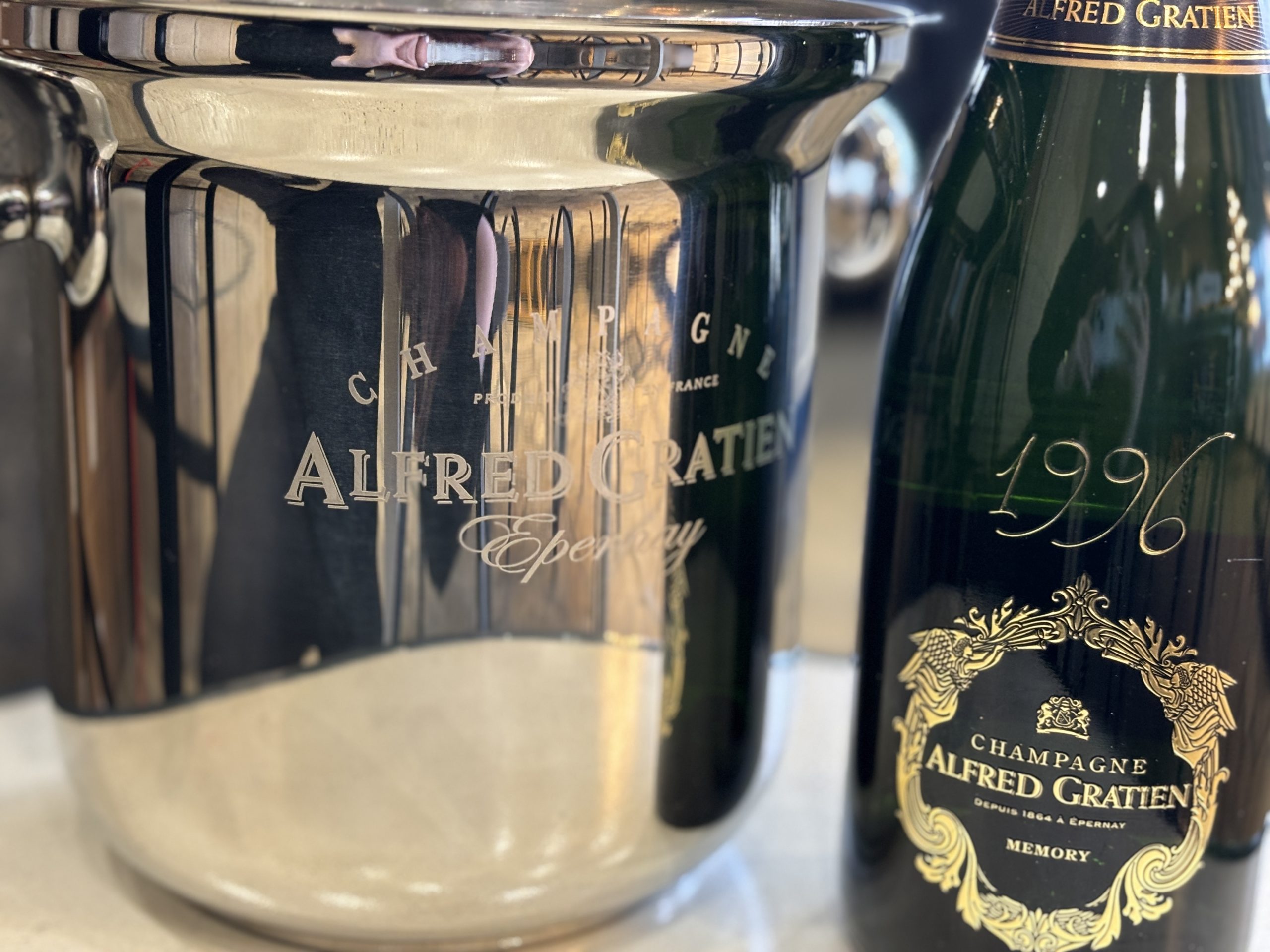 Egy palack Alfred Gratien Champagne MEMORY 1996 és egy Alfred Gratien pezsgős jégveder – 128.600.-Ft