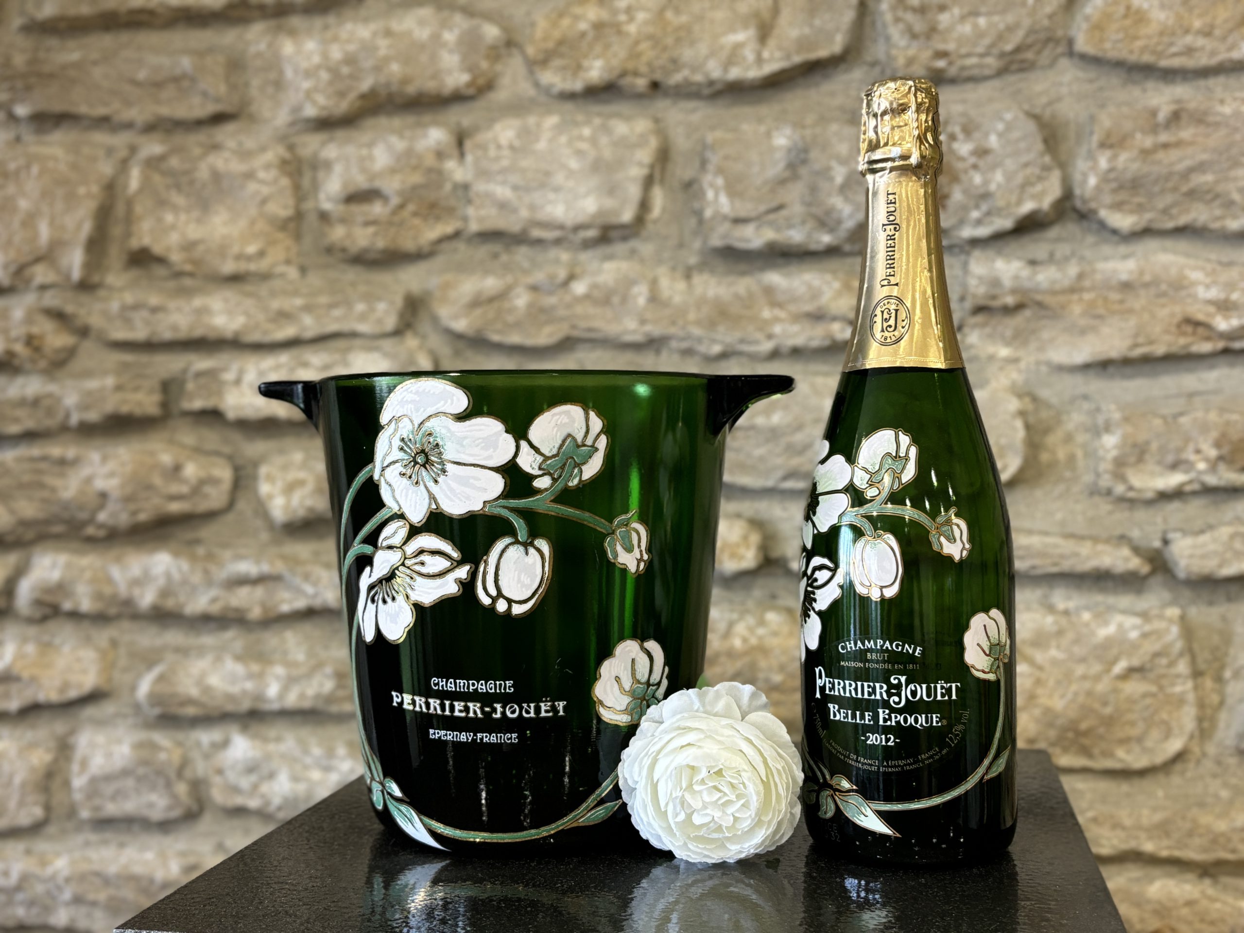 Perrier-Jouët Champagne kézzel festett pezsgőhűtő a Belle Epoque sorozatból tervezte Emile Gallé – 126.400.-Ft