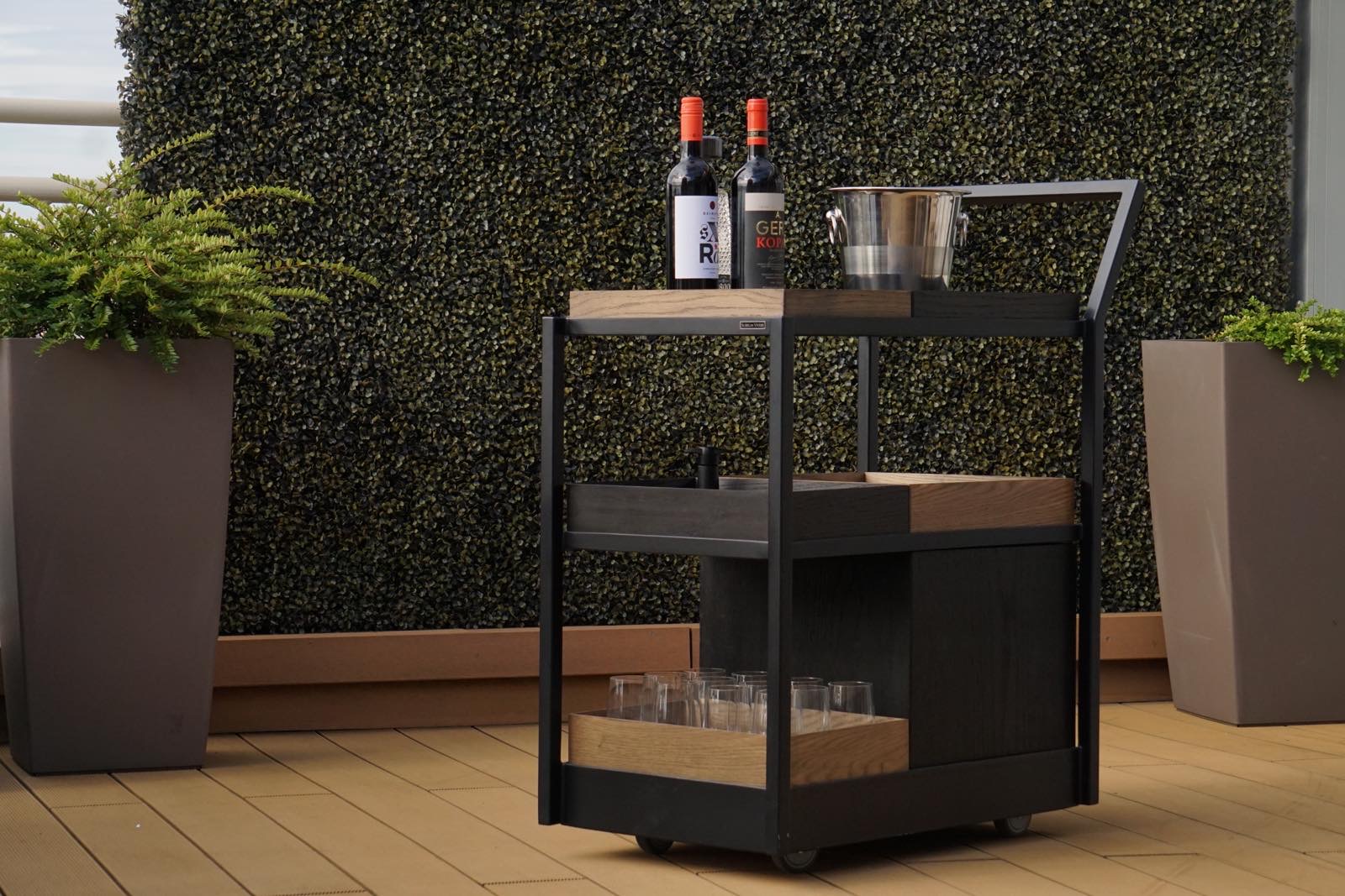 Egyedi Design – Rapax Currus gördülő bárszekrény, tálalóasztal – 2.300 €