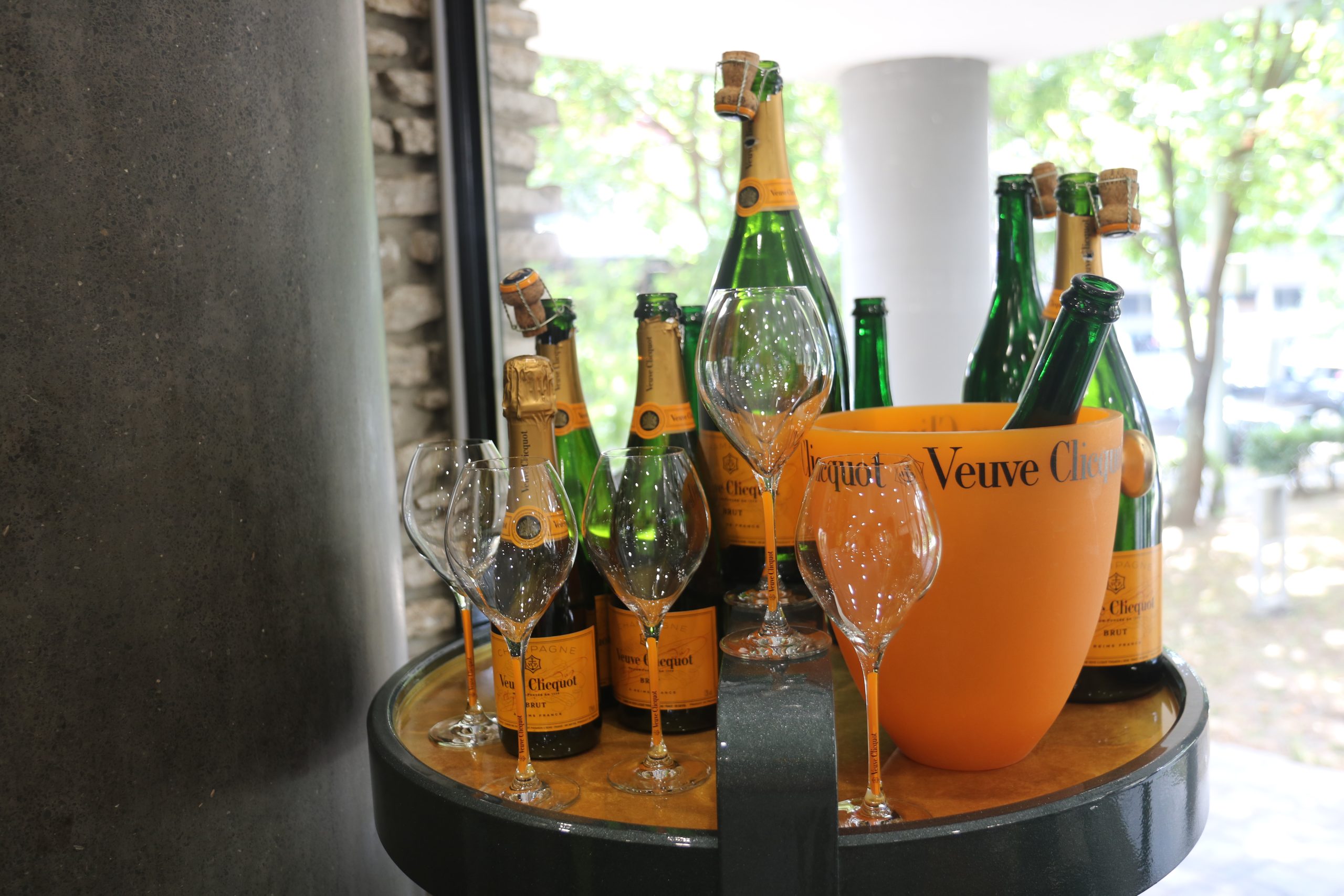SOLD / ELADVA – Veuve Clicquot Champagne (6 db) narancssárga szárú Trendy Prestige kristály pezsgőspoharak – 44.600.-Ft
