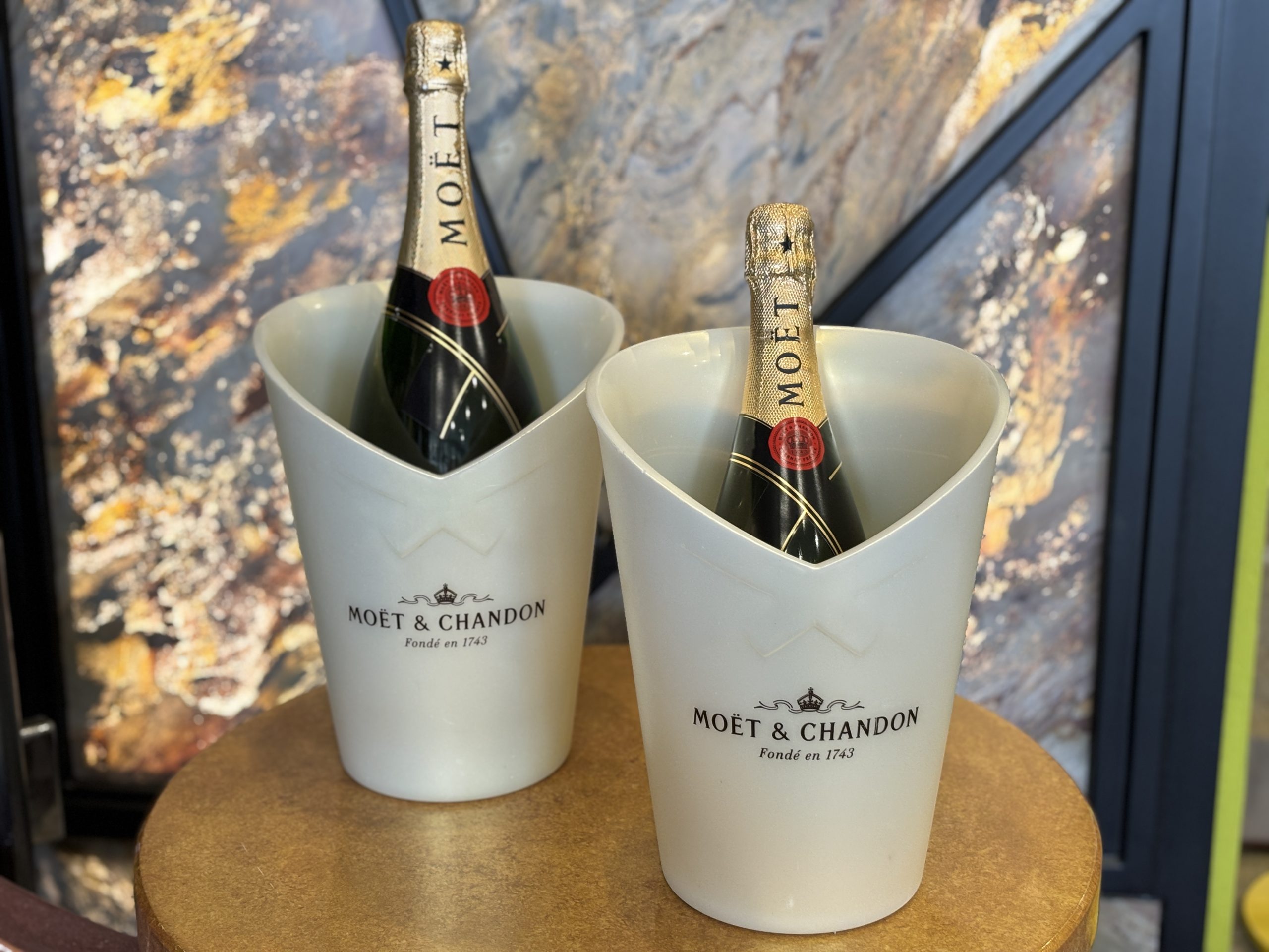 2 db gyöngyház színű MOËT plasztik pezsgős hűtő veder párban Moët Chandon Champagne – 47.400.-Ft
