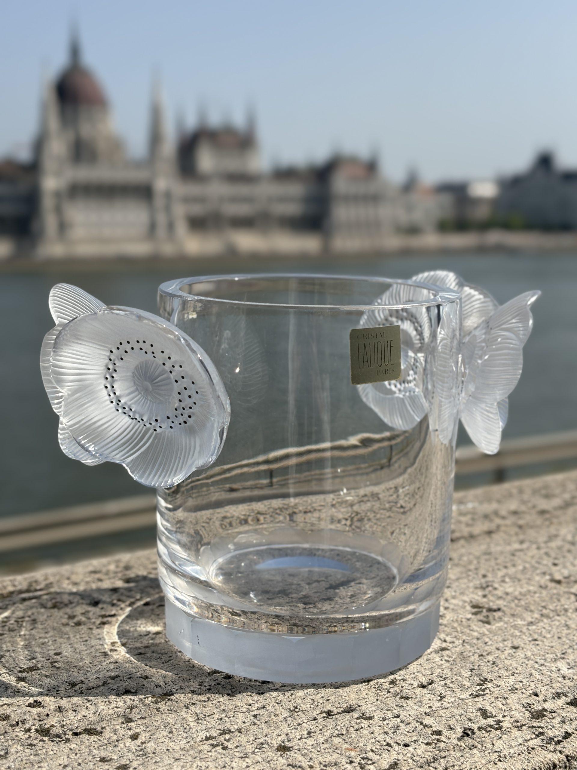 SOLD / ELADVA – LALIQUE Cristal Constance váza – Lalique francia jégveder Anemone virágokkal – 232.300.-Ft