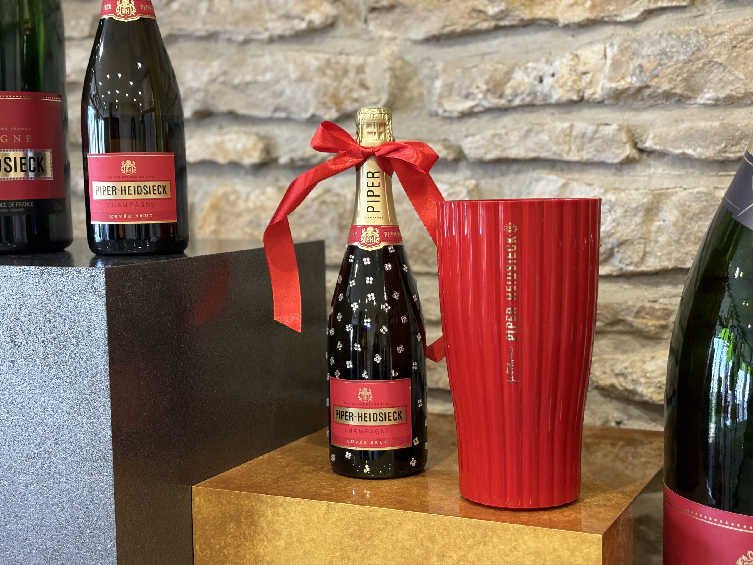 Piper-Heidsieck Champagne Ajándék Szett – Egyedi Design dekorált pezsgő és egy Jaime Hayon jégveder – 38.600.-Ft
