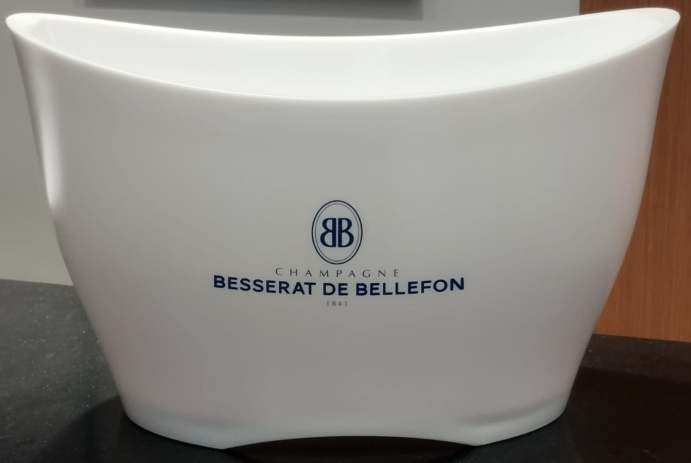 Champagne Besserat de Bellefon fehér dupla magnum pezsgőhűtő kompozit anyagból – 65.600.-Ft
