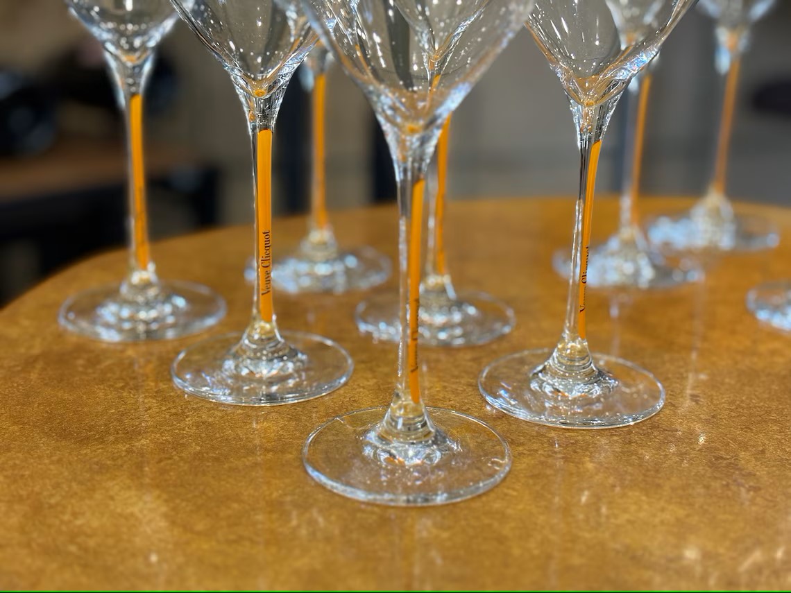 SOLD / ELADVA – 12 darabos Veuve Clicquot pezsgőspohár készlet – 118.200.-Ft