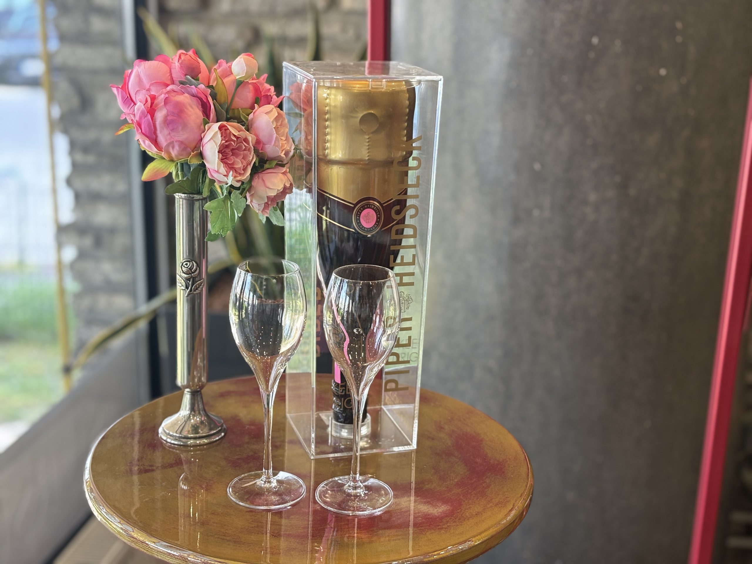 Viktor & Rolf fordított champagne dummy palack áttetsző díszdobozban a Piper-Heidsieck pezsgőháztól – 38.700.-Ft