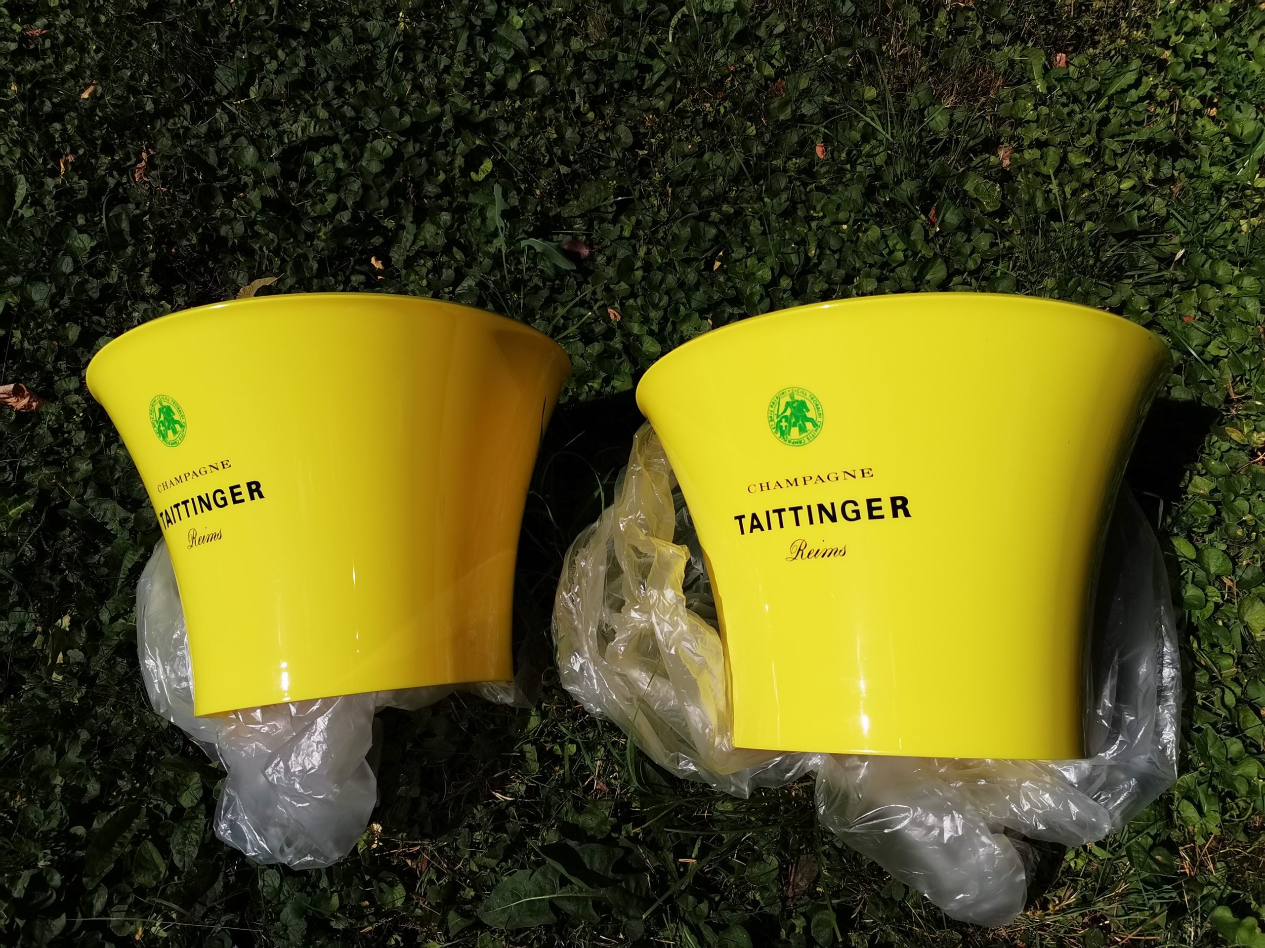 2 db sárga-zöld TAITTINGER Champagne XXL méretű pezsgőhűtő jégkád párban FIFA World Cup Brasil 2014 – 69.700.-Ft