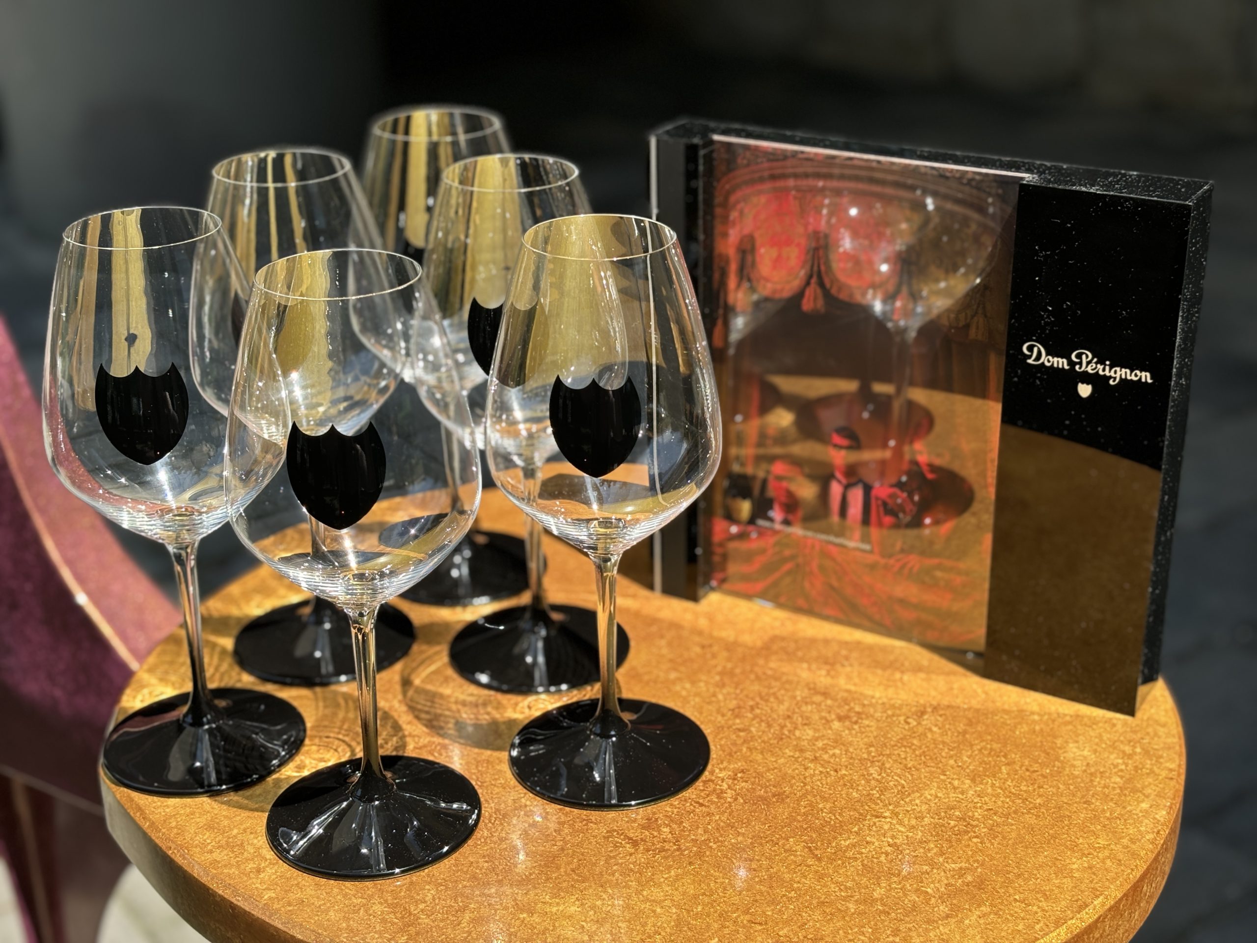 6 Dom Pérignon Champagne Black Shield by RIEDEL pezsgőspohár és 1 DP képkeret by Karl Lagerfeld – 142.600.-Ft