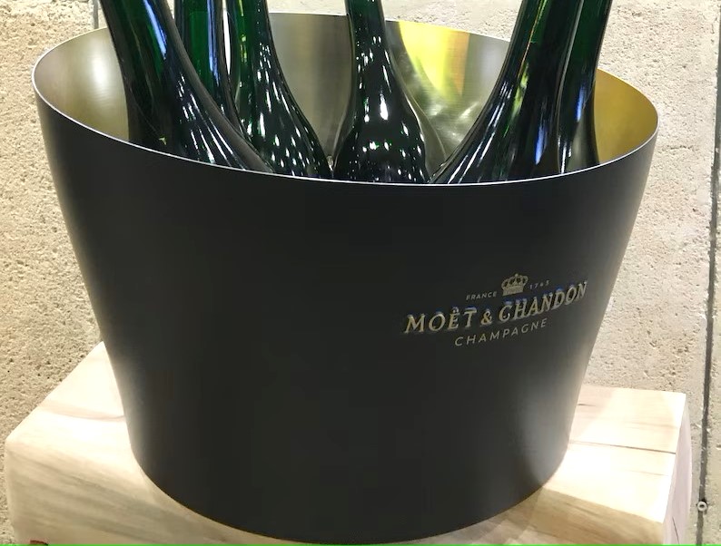 SOLD / ELADVA – Arany-Fekete Moët & Chandon Champagne XXL  6 palackos pezsgős jégveder – 98.700.-Ft