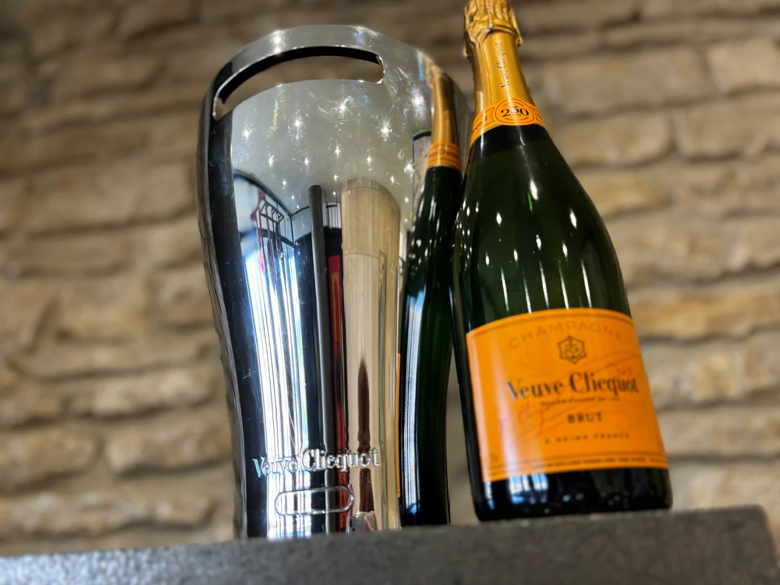 SOLD / ELADVA – La Grande Dame Veuve Clicquot Champagne pezsgőhűtő jégveder – 39.100.-Ft