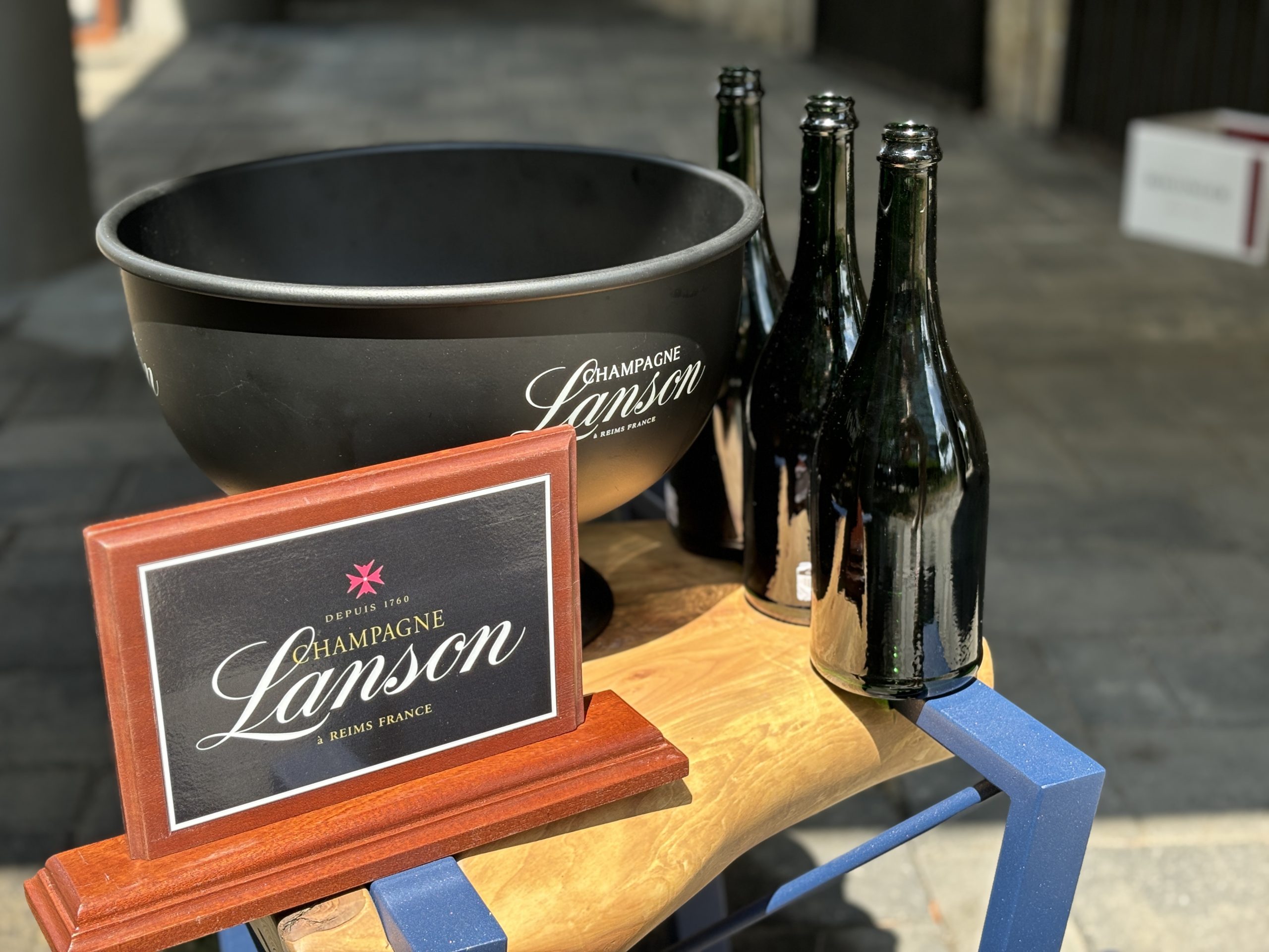Lanson Champagne 4 palackos pezsgőhűtő és egy LANSON reklámtábla – 36.500.-Ft