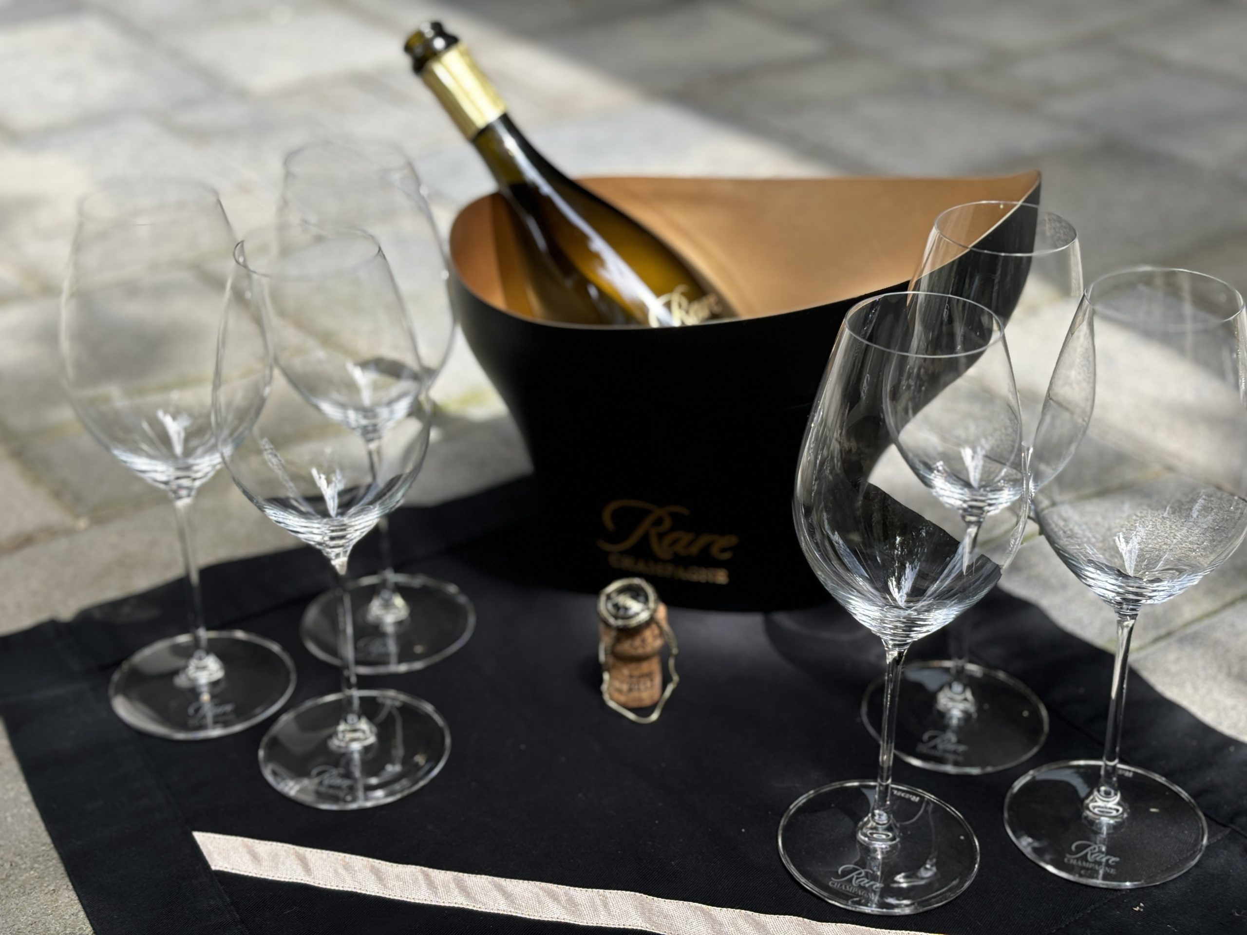 RARE Piper-Heidsieck Millesimée Champagne pezsgőhűtő 6 RIEDEL kristály pezsgőspohárral – 84.500.-Ft