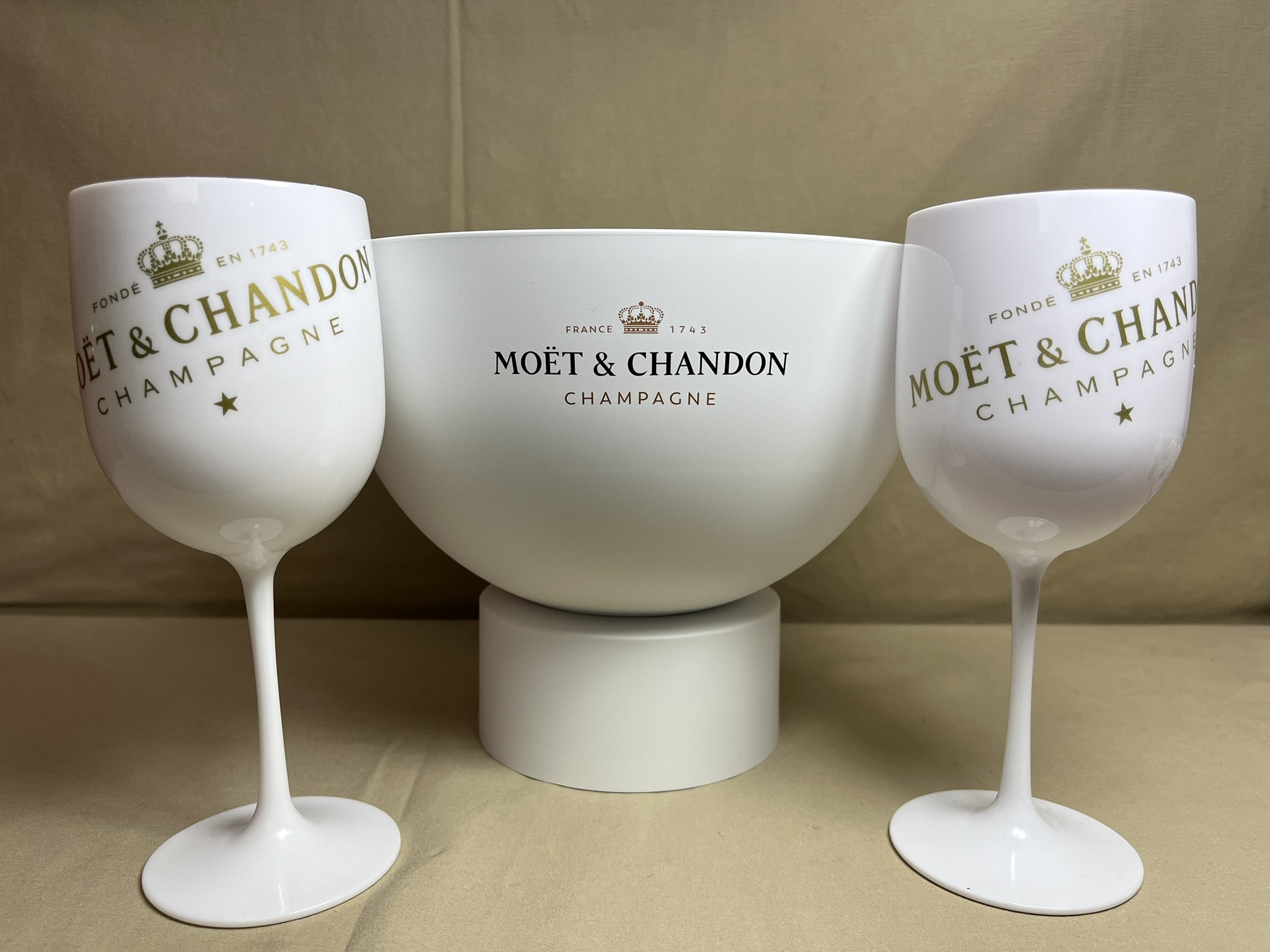 Moët & Chandon jégveder 2 pohárral az ICE Impérial sorozatból – ELADÓ