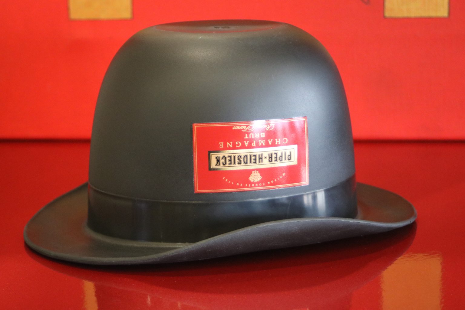 PIPER-HEIDSIECK ‘The Avengers’ keménykalap alakú pezsgőhűtő – ELADÓ