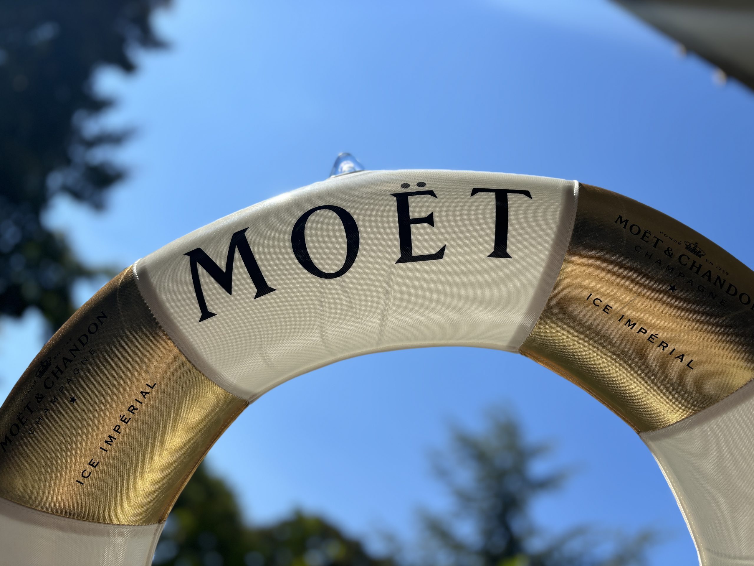 Moët & Chandon Champagne felfújható medenceúszó (úszógumi), amely az ICE IMPÉRIAL sorozat része – ELADÓ