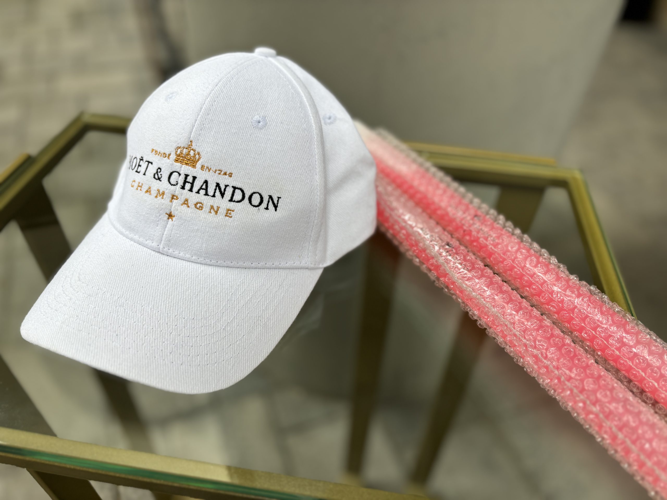 Moët & Chandon baseball sapka és 2 világító rúd – FOGLALT