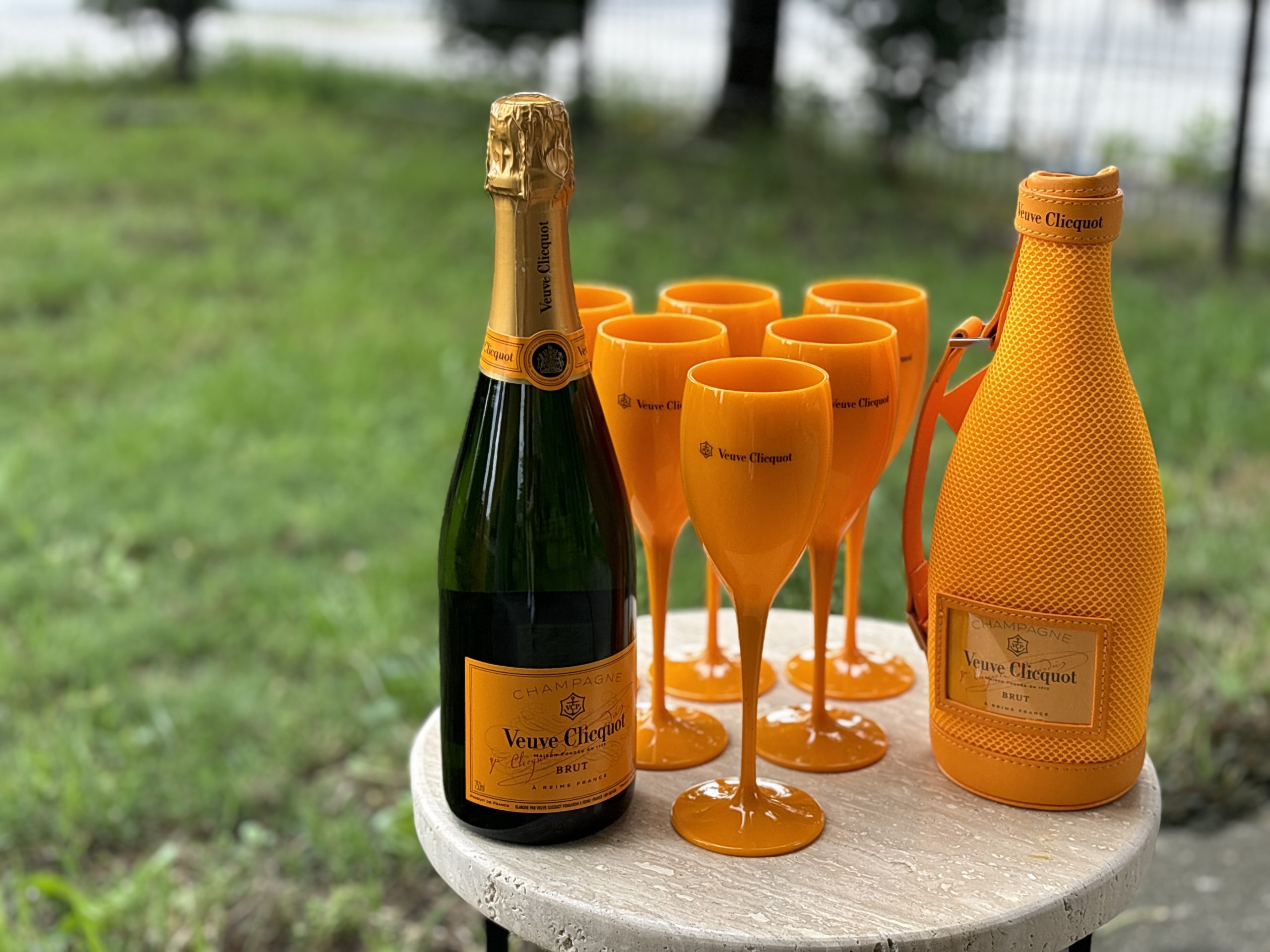 Veuve Clicquot 6 darabos kemény plasztik pezsgőspohár készlet – ELADÓ