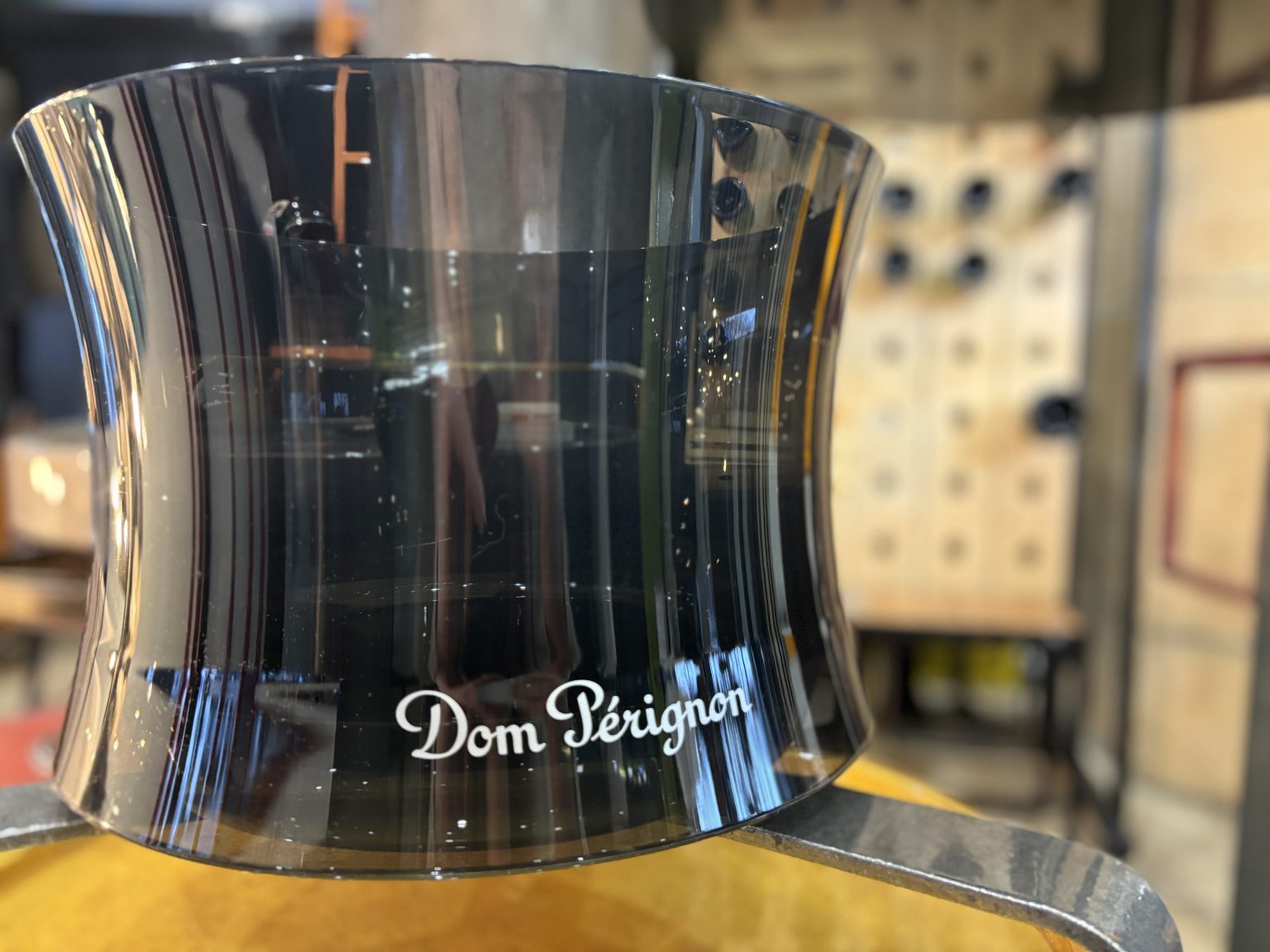 Dom Pérignon Champagne Smoked Day jégmedence 8 palackhoz, Martin Szekely tervezésében – ELADÓ