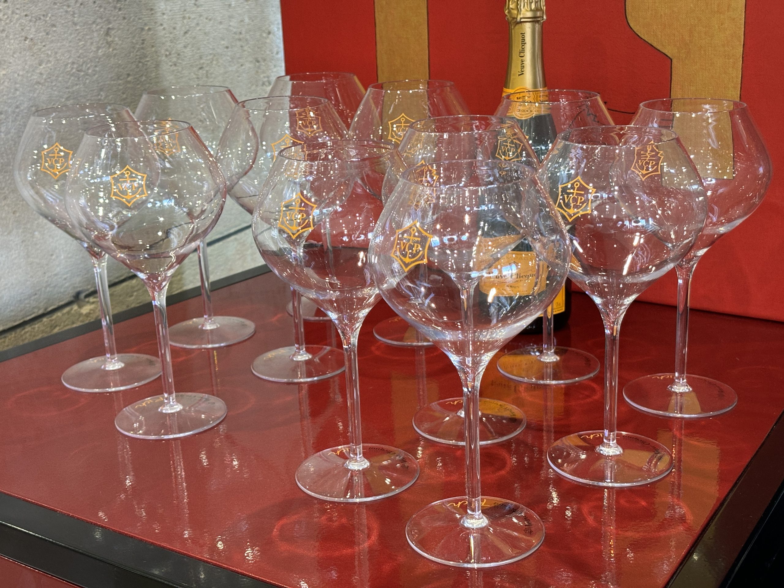 12 darabos Veuve Clicquot RICH akril pezsgőspohár szett – a híres horgonyos emblémával díszítve – ELADÓ