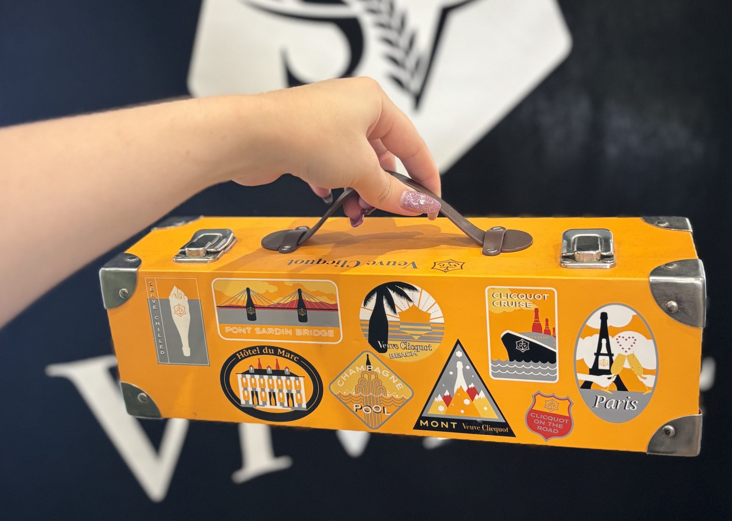 Veuve Clicquot utazótáska alakú pezsgőhordozó – ELADÓ