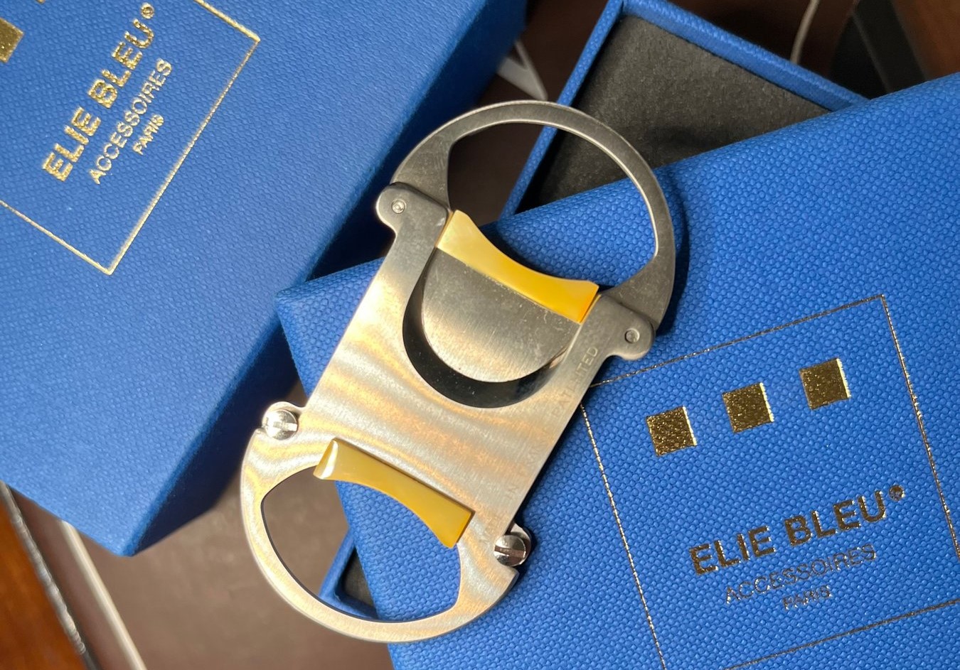 ELIE BLEU gyöngyház berakásos szivarvágó díszdobozban – ELADÓ