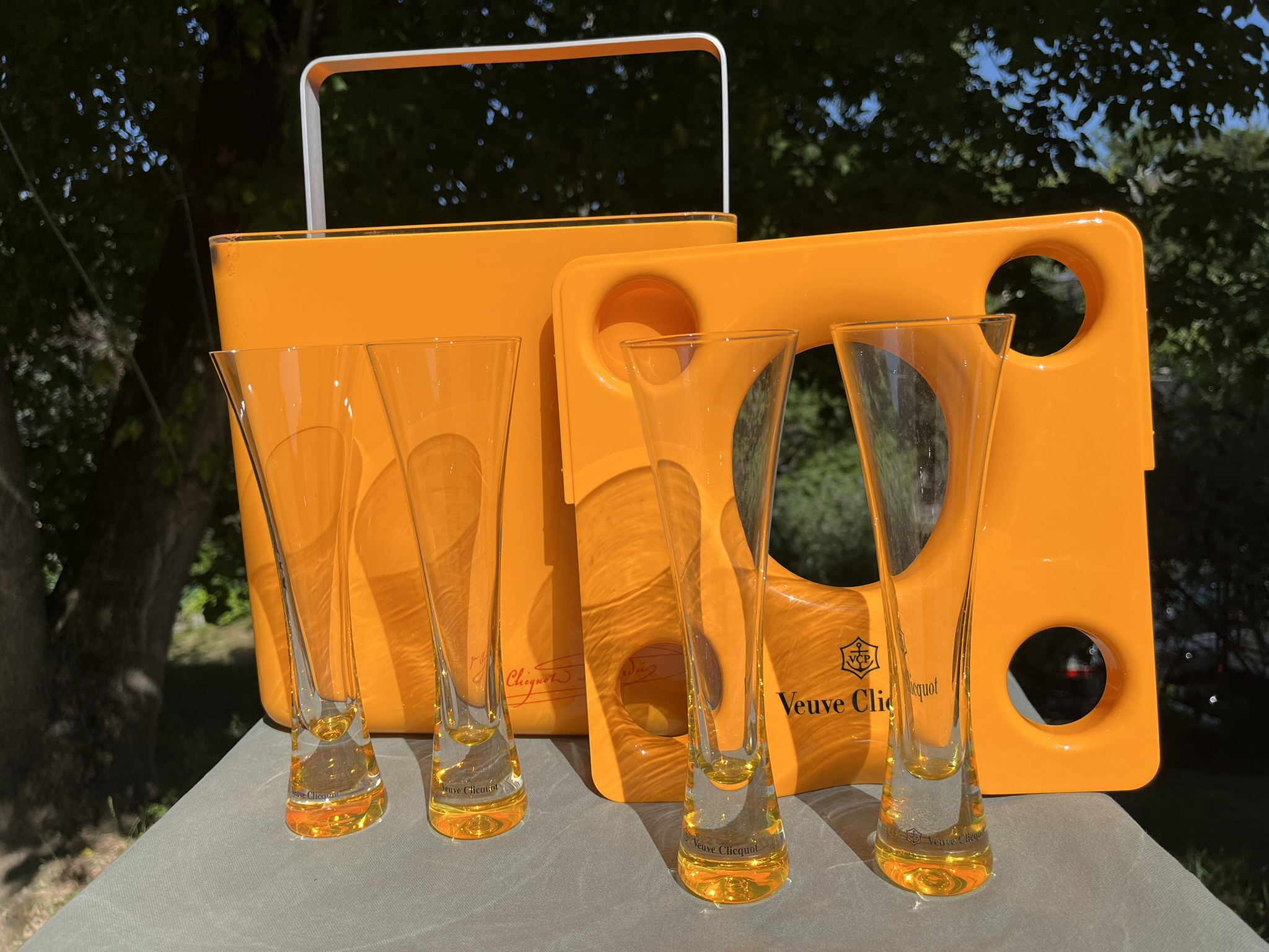 Veuve Clicquot x Porsche Design – „The Ice Cube” pezsgőhűtő szett 4 pohárral – ELADÓ