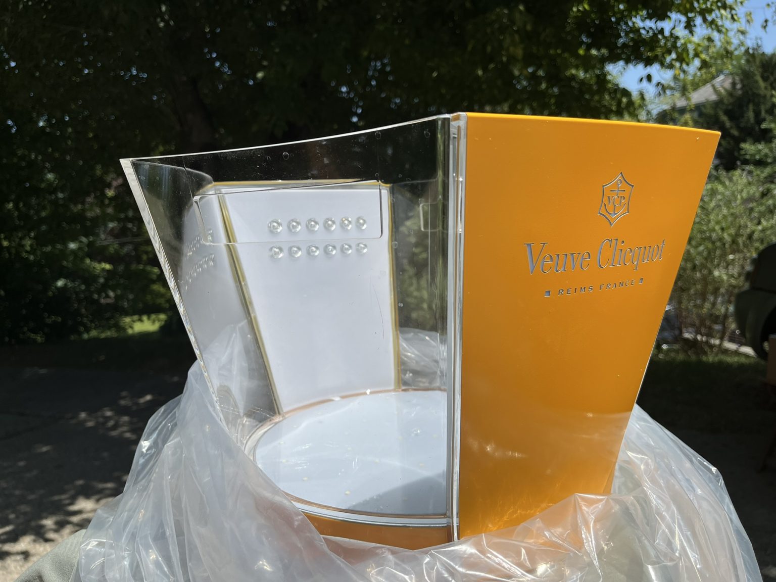 Világító Veuve Clicquot Ponsardin jégkád 6 palack számára – Limitált széria No. 166/500 – ELADÓ