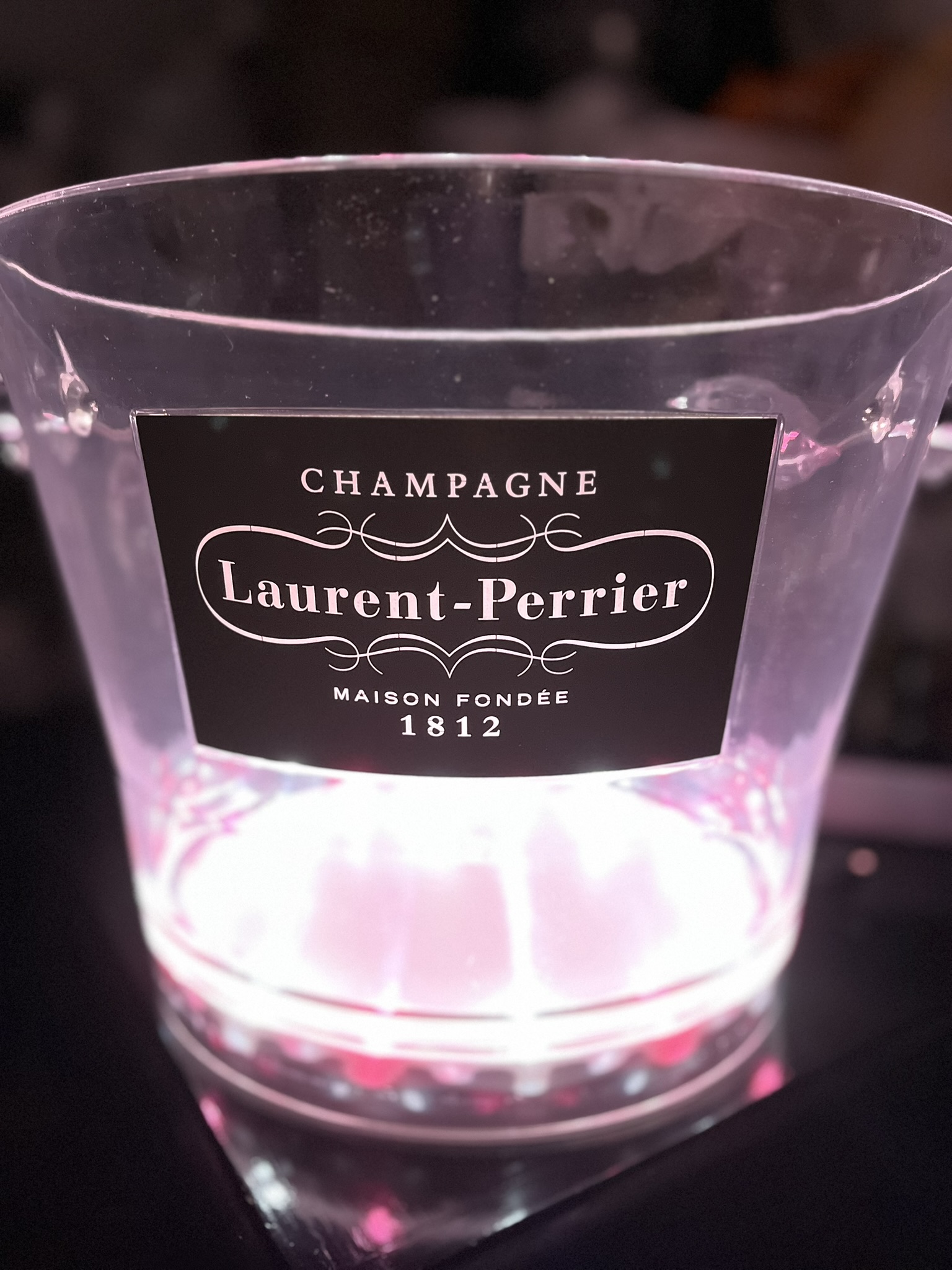 Laurent-Perrier hordozható 7 palackos világító jégmedence – ELADÓ