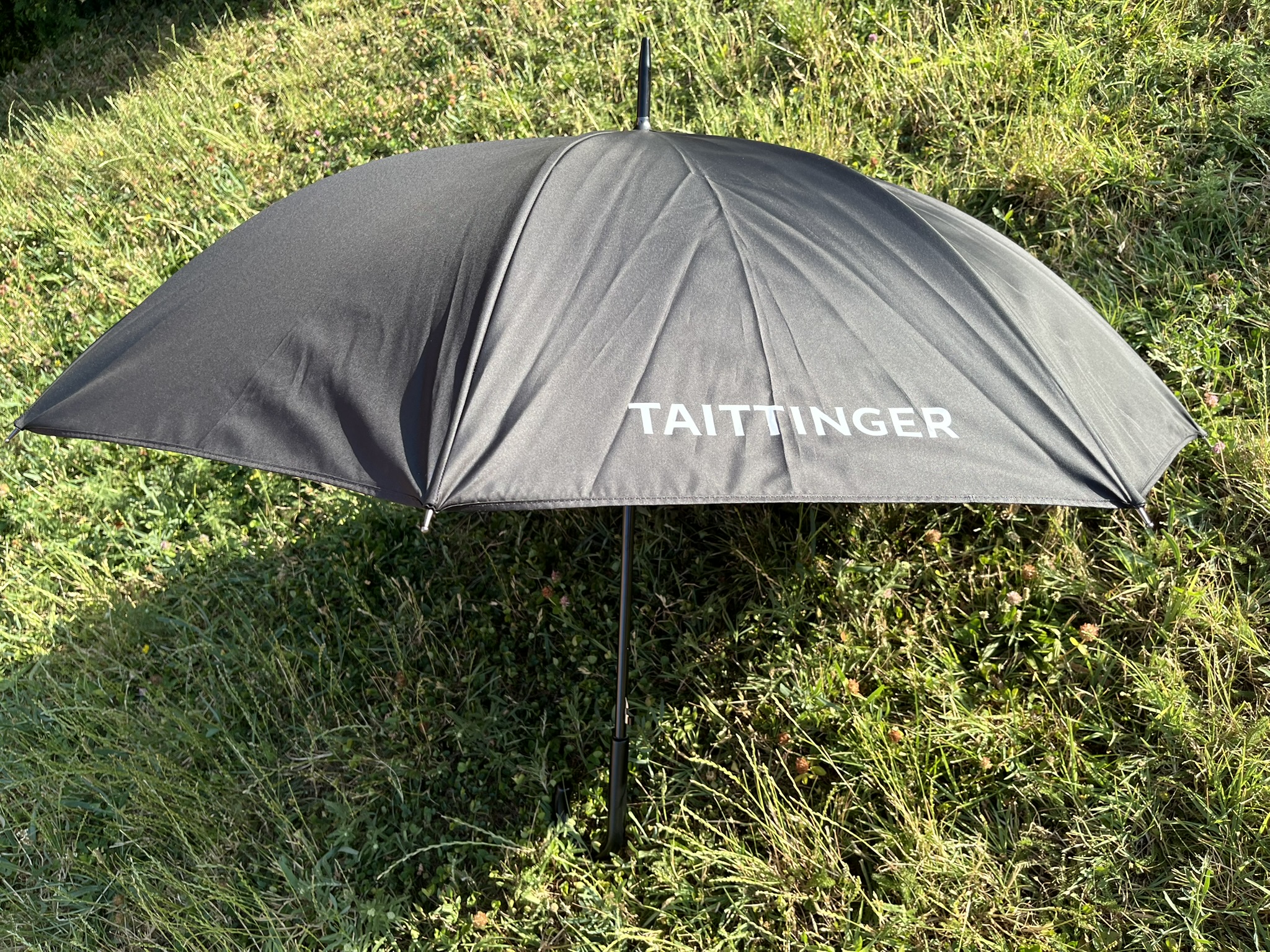 Limitált szériás, nagy méretű fekete TAITTINGER esernyő – Prémium, exkluzív kivitelben – ELADÓ