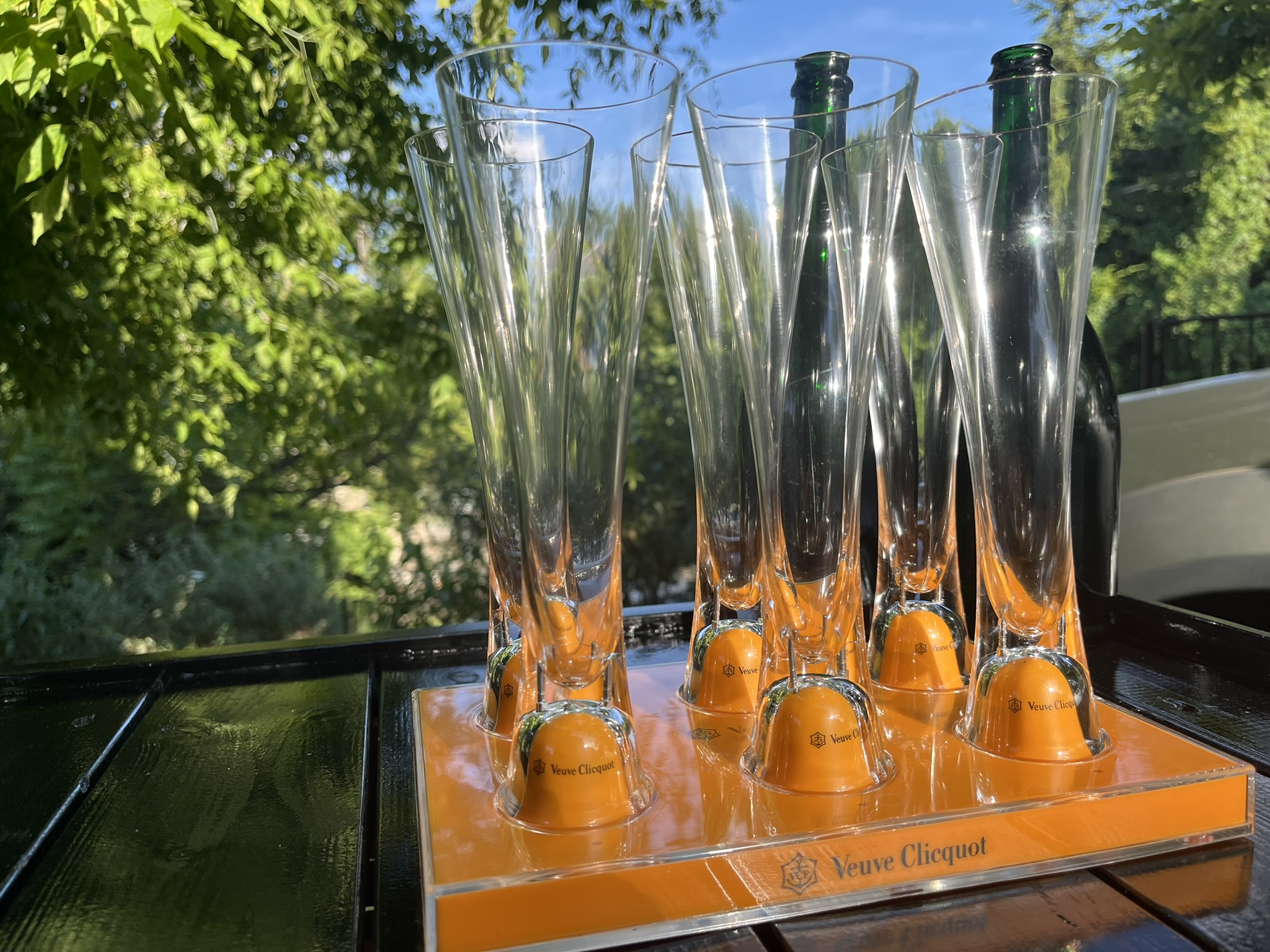 Veuve Clicquot – 6 darabos plasztik Trendy Flute készlet hordozótálcán – ELADÓ