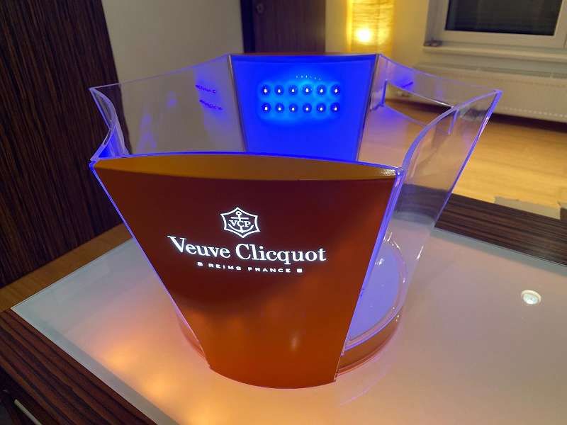 Világító Veuve Clicquot Ponsardin jégkád 6 palack számára – Limitált széria No. 166/500 – ELADÓ