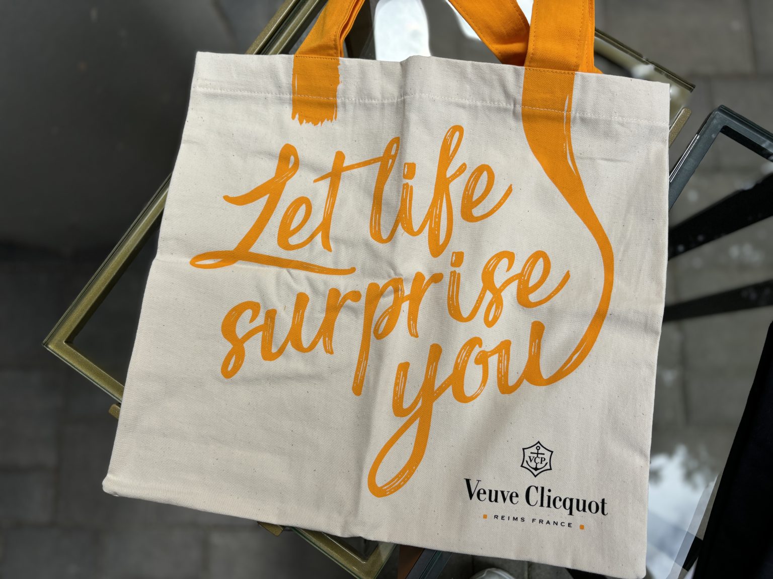 Veuve Clicquot Limitált Kiadású Vászontáska – „Let Life Surprise You” Strand- és Bevásárlótáska – ELADÓ
