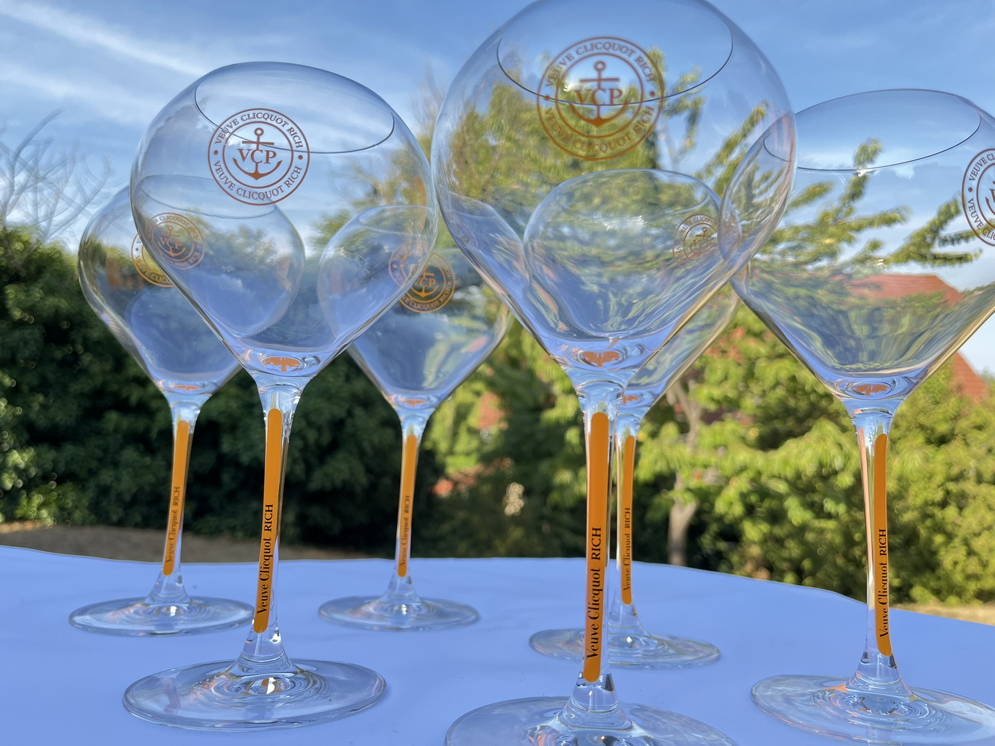 Veuve Clicquot Yellow Stem Crystal Summer szett – 6 x „Rich Sun Club” pohár – ELADÓ