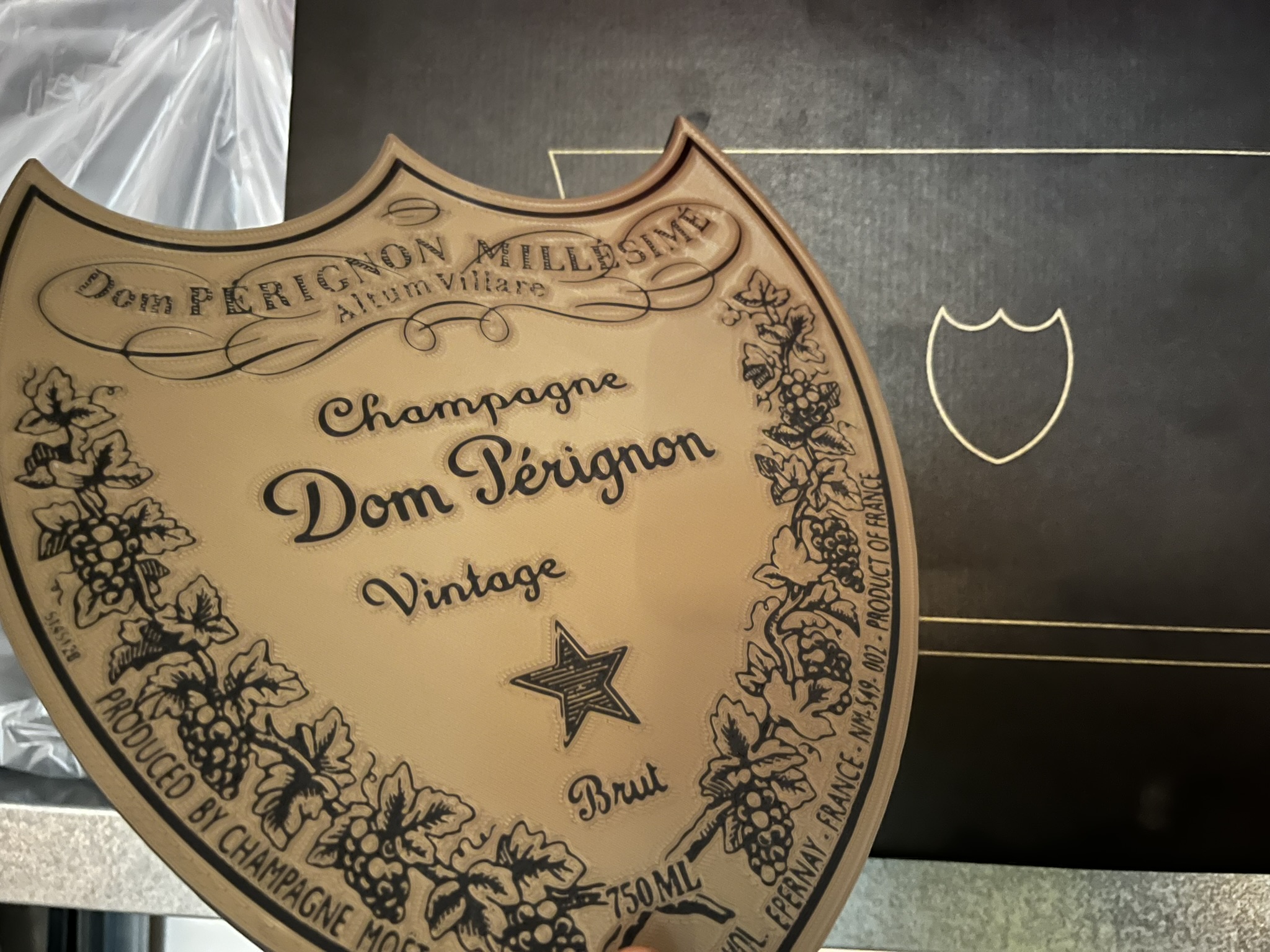 Dom Pérignon Champagne Címerpajzs – Háttérvilágításos reklámtábla – ELADÓ